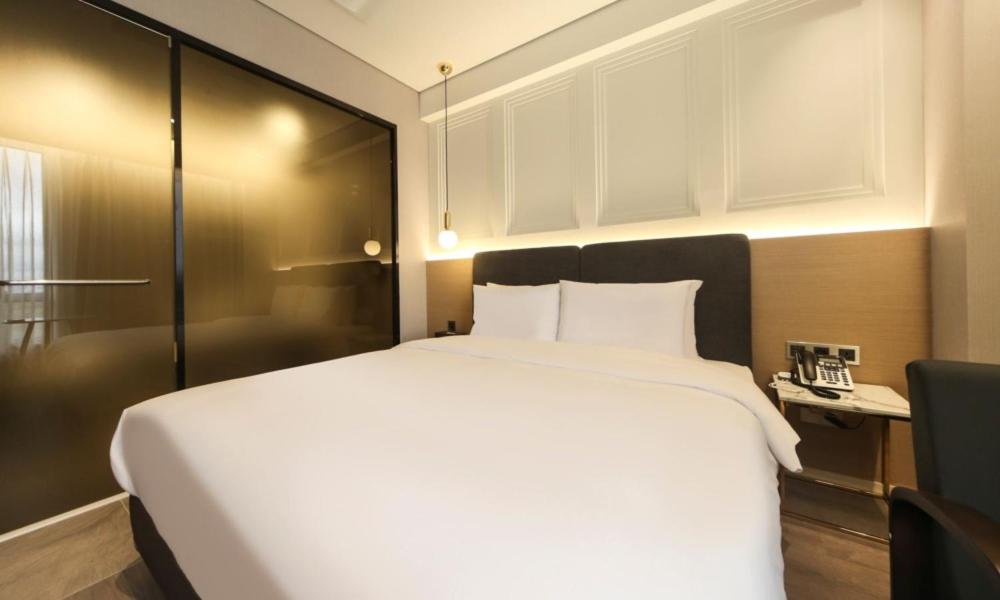 Standard Double Room - Photo 3