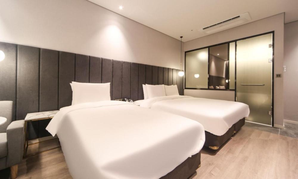 Deluxe Twin Room - Photo 2