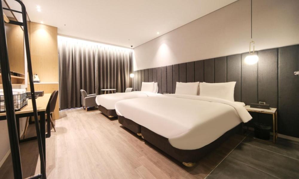 Deluxe Twin Room - Photo 1