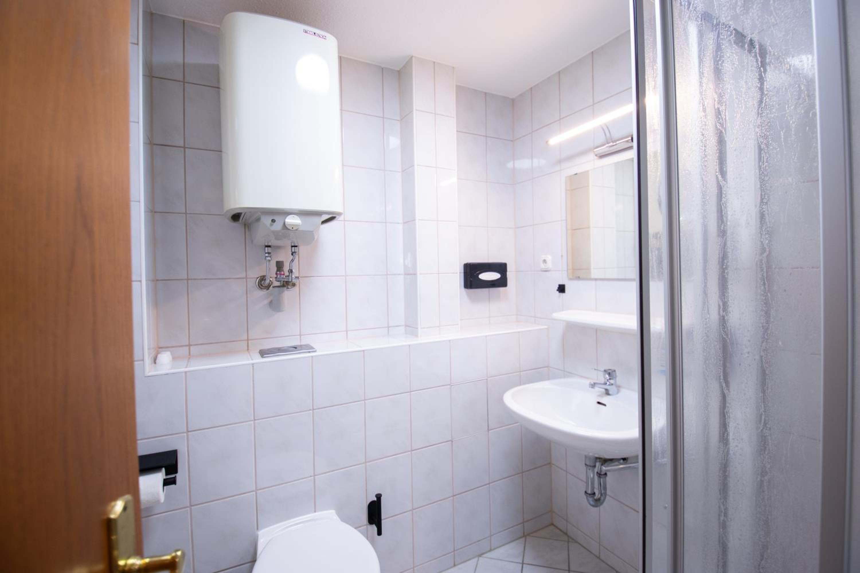 Standard Double Room - Photo 4