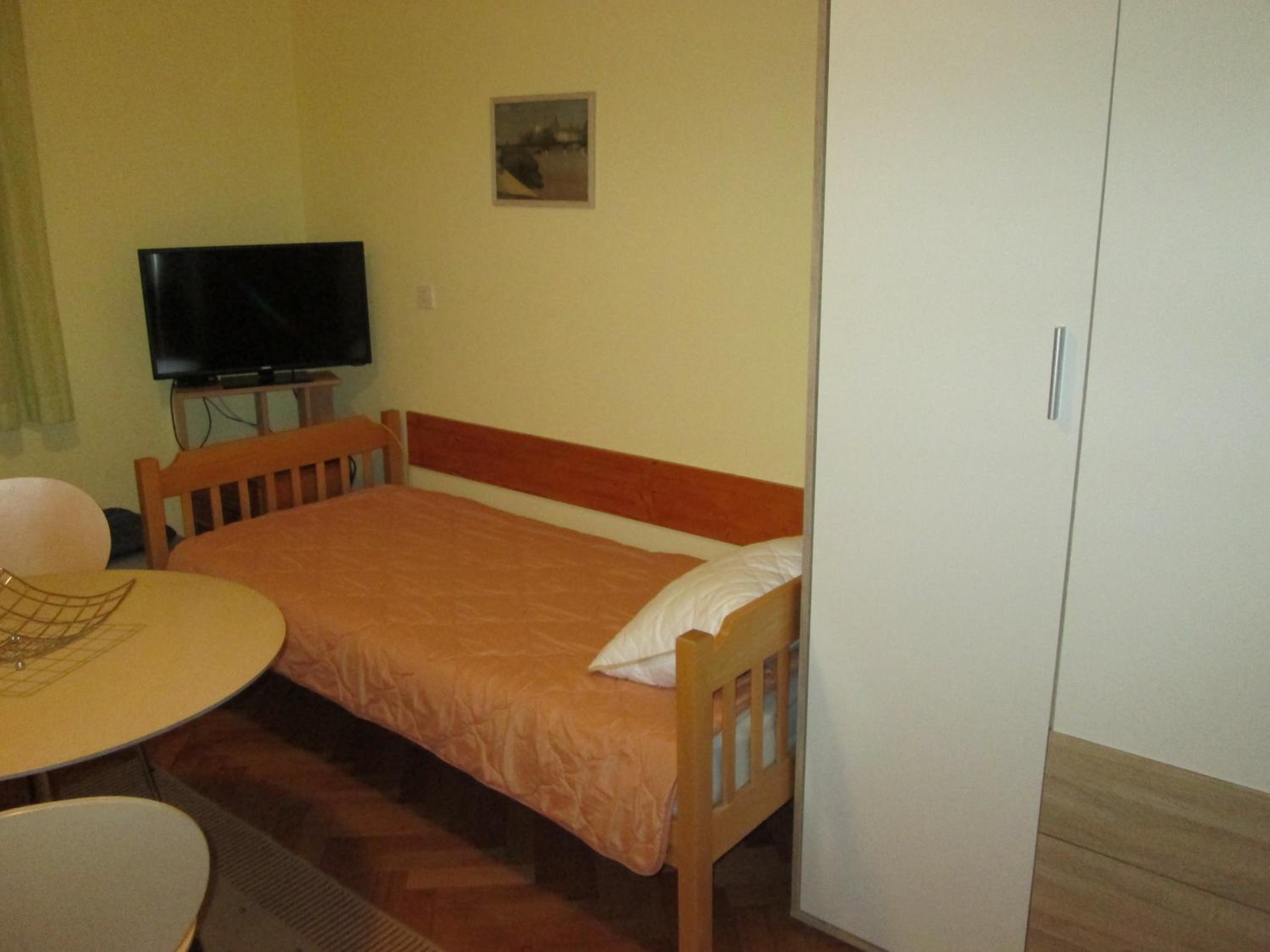 Twin Room with Shared Bathroom photo 2