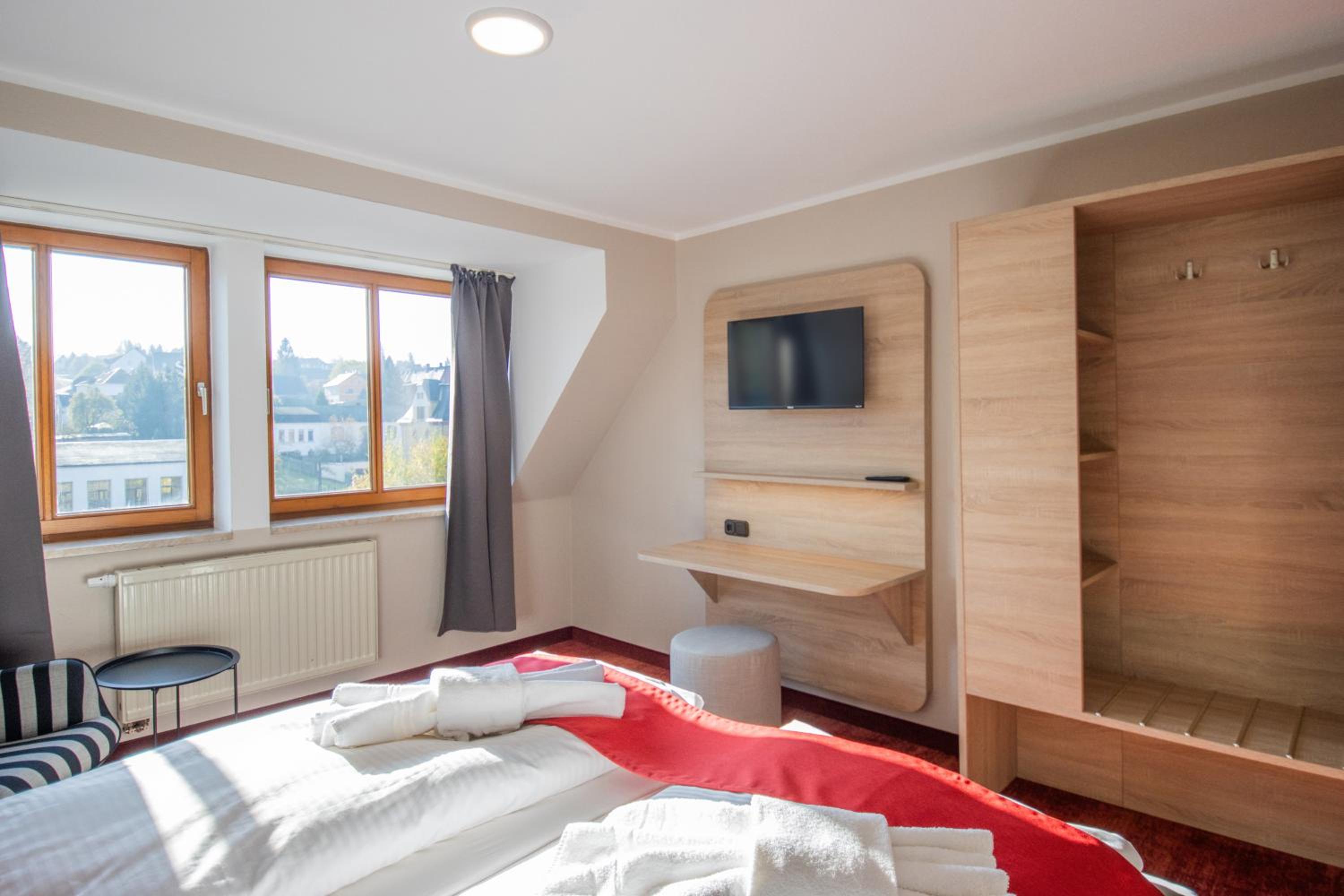 Standard Double Room - Photo 5