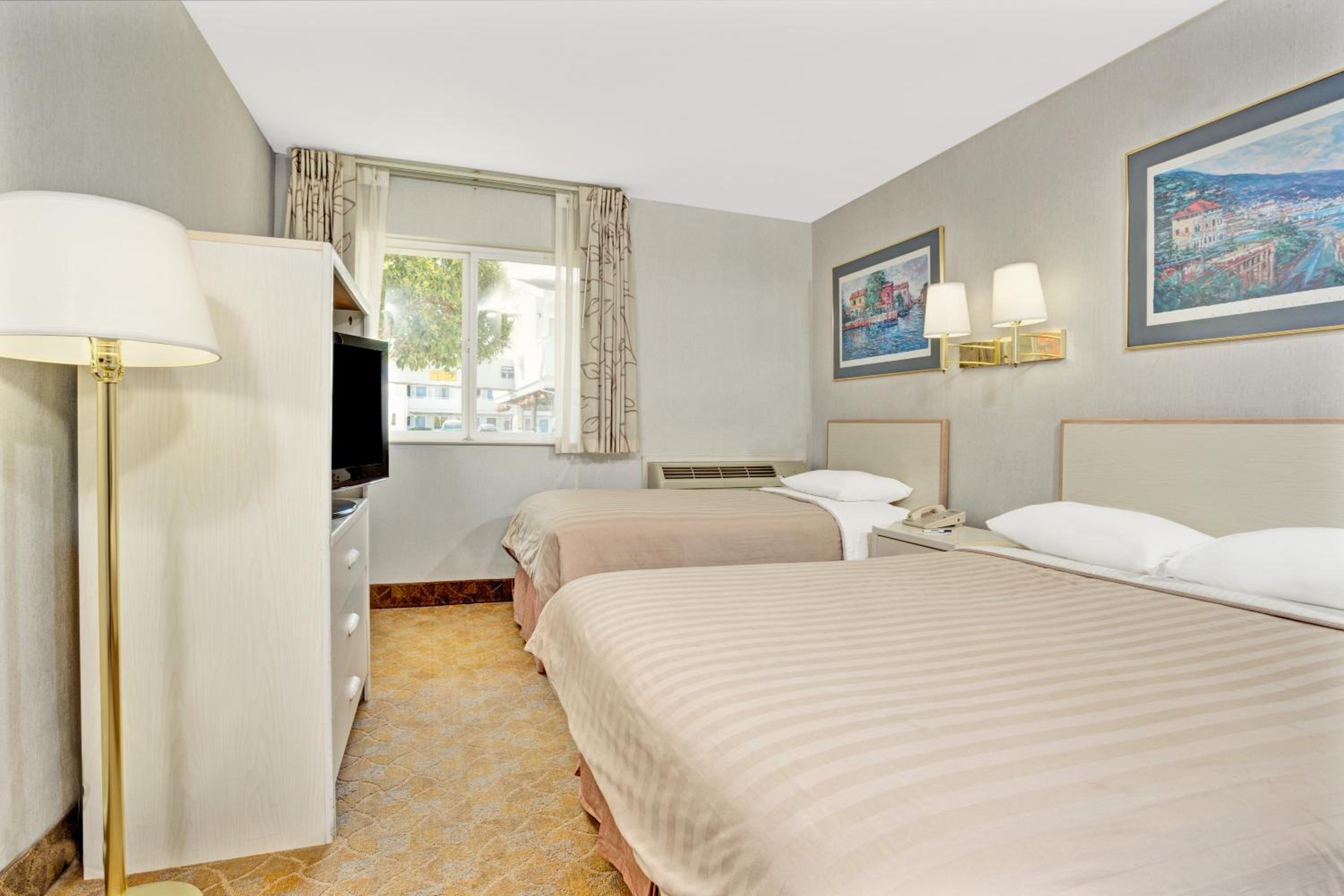 Queen Room with Two Queen Beds - Non-Smoking photo 1