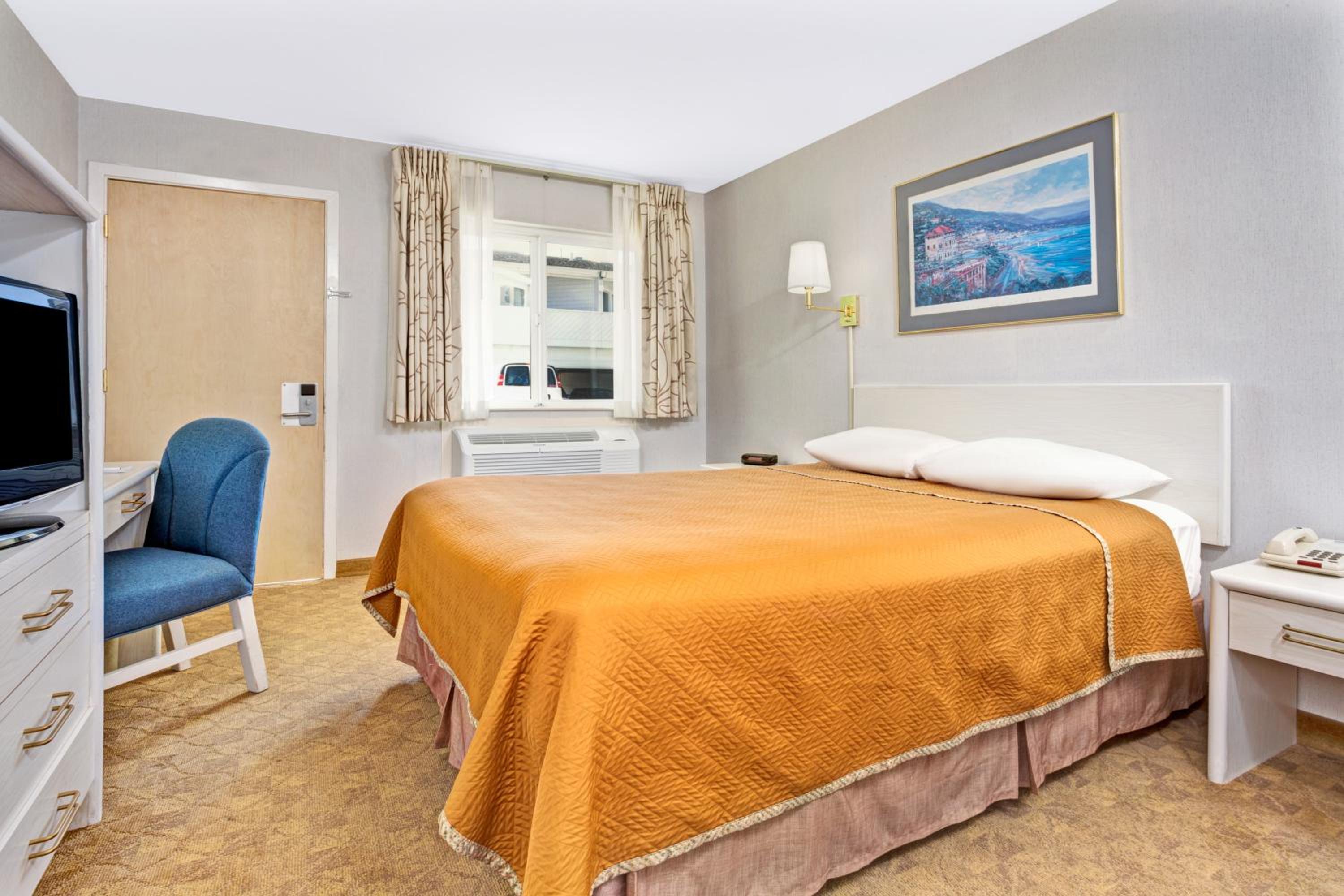 Deluxe Queen Room - Non-Smoking photo 1