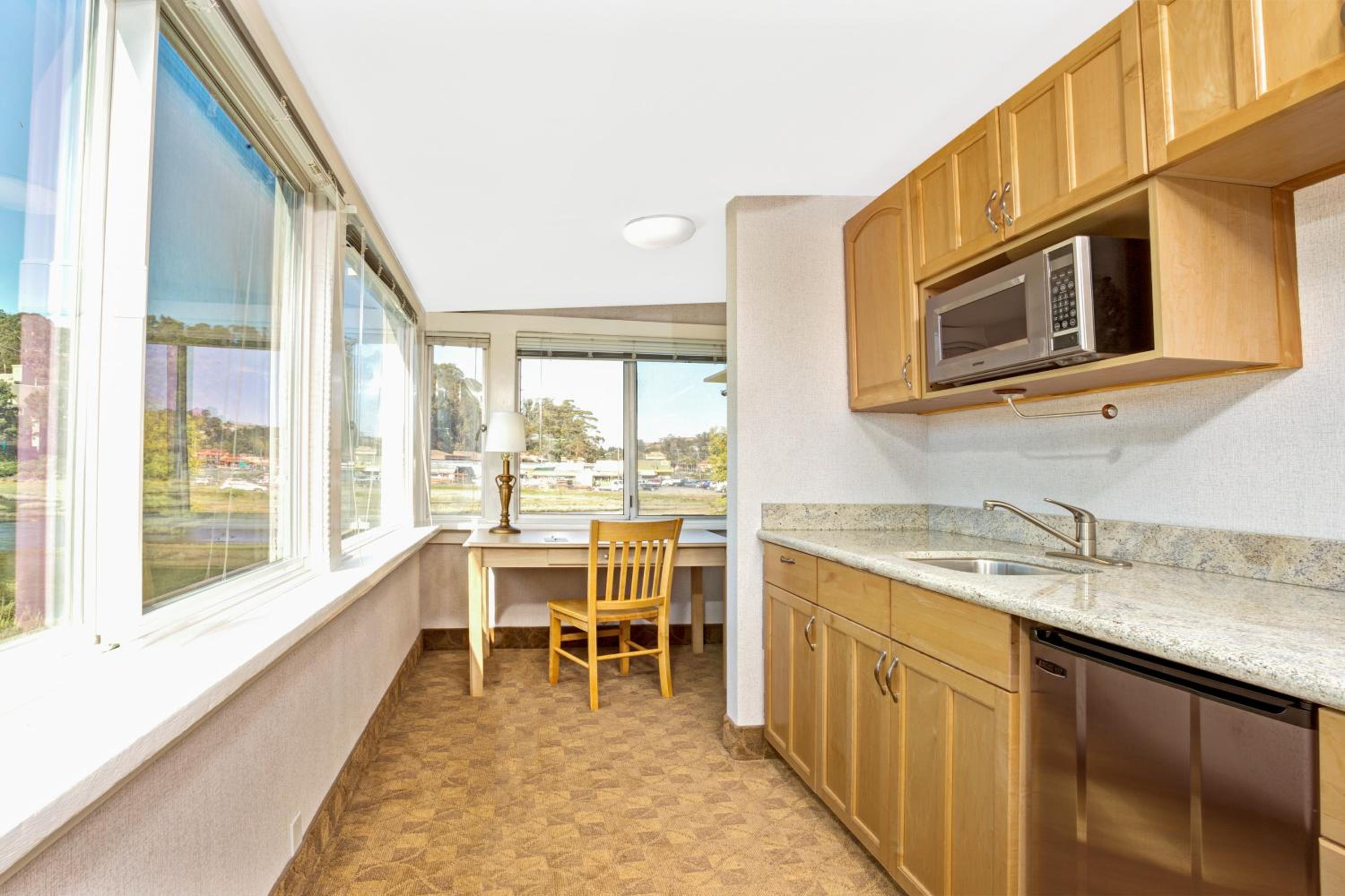 King Studio Suite - Non-Smoking photo 2