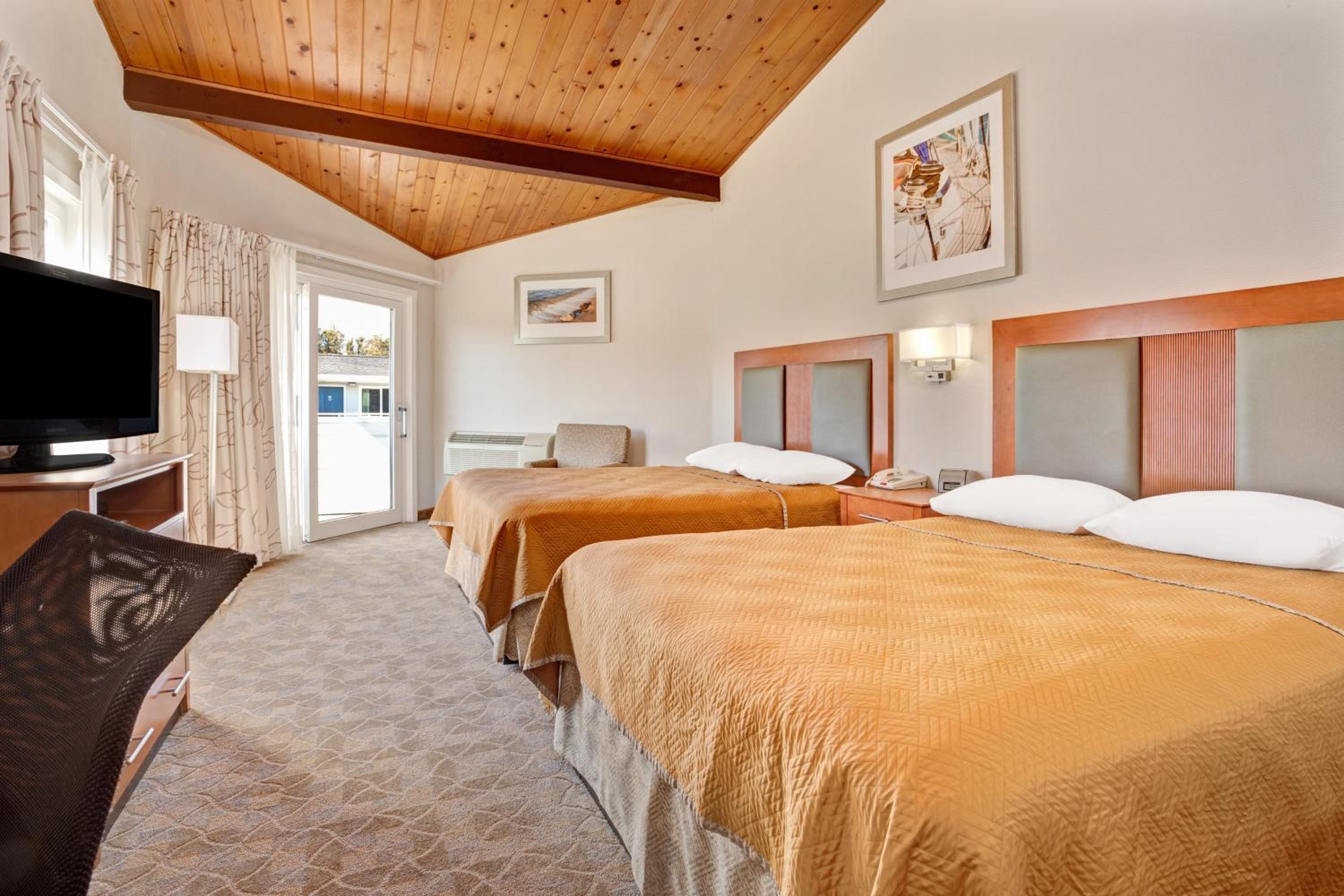 Deluxe Queen Room with Two Queen Beds - Non-Smoking photo 1