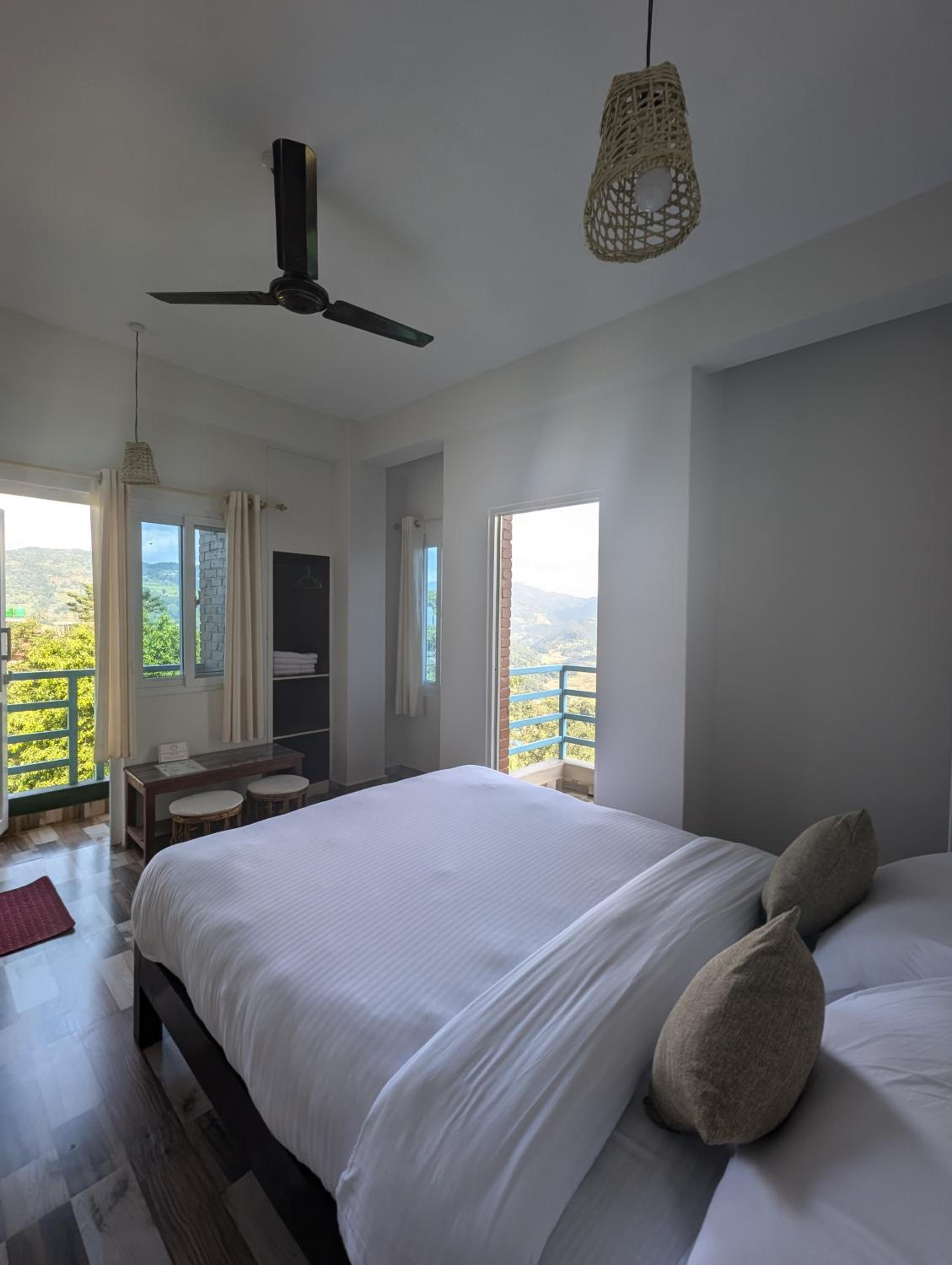Deluxe King Suite photo 3