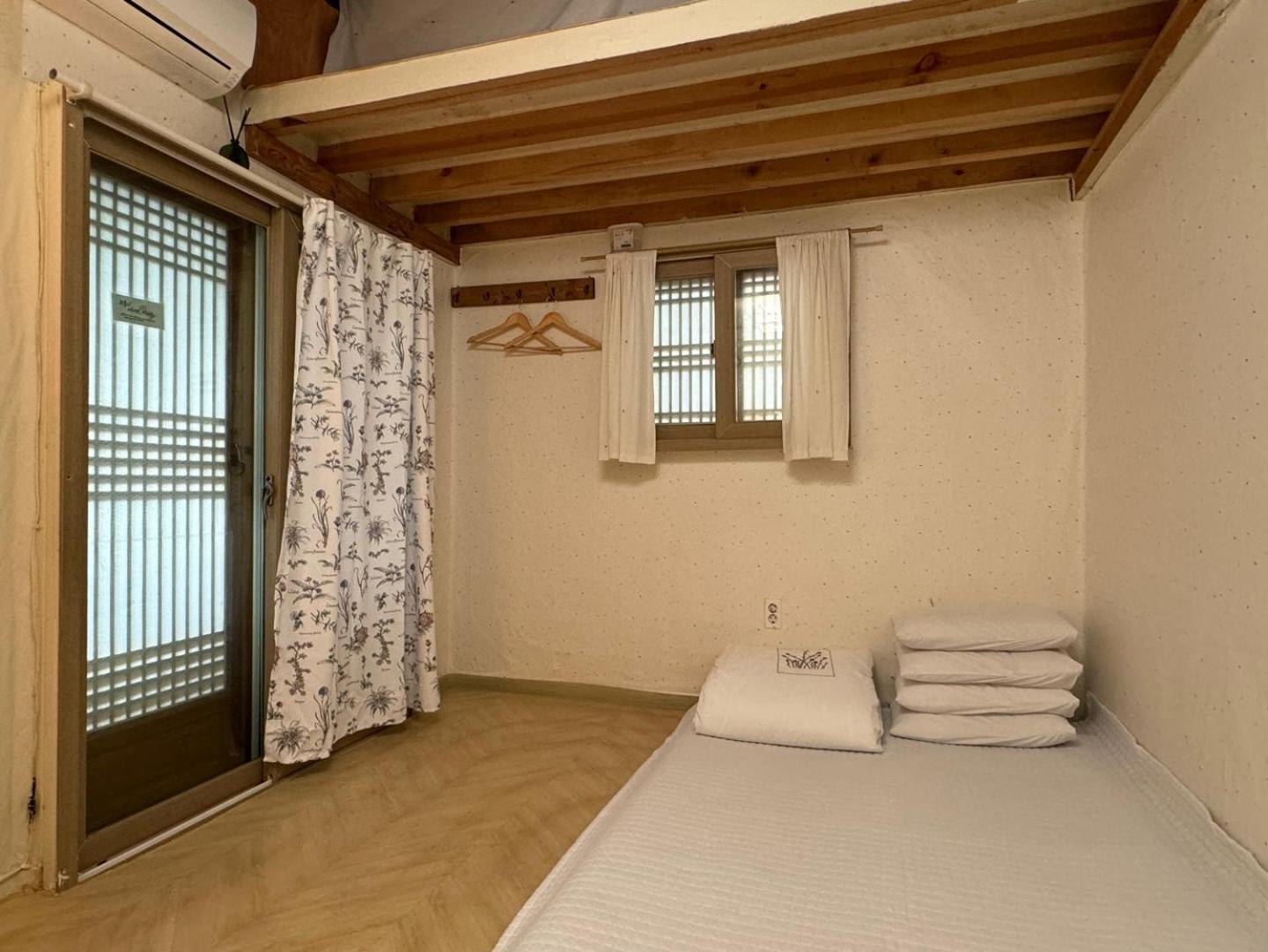 Small Double Room - Photo 5