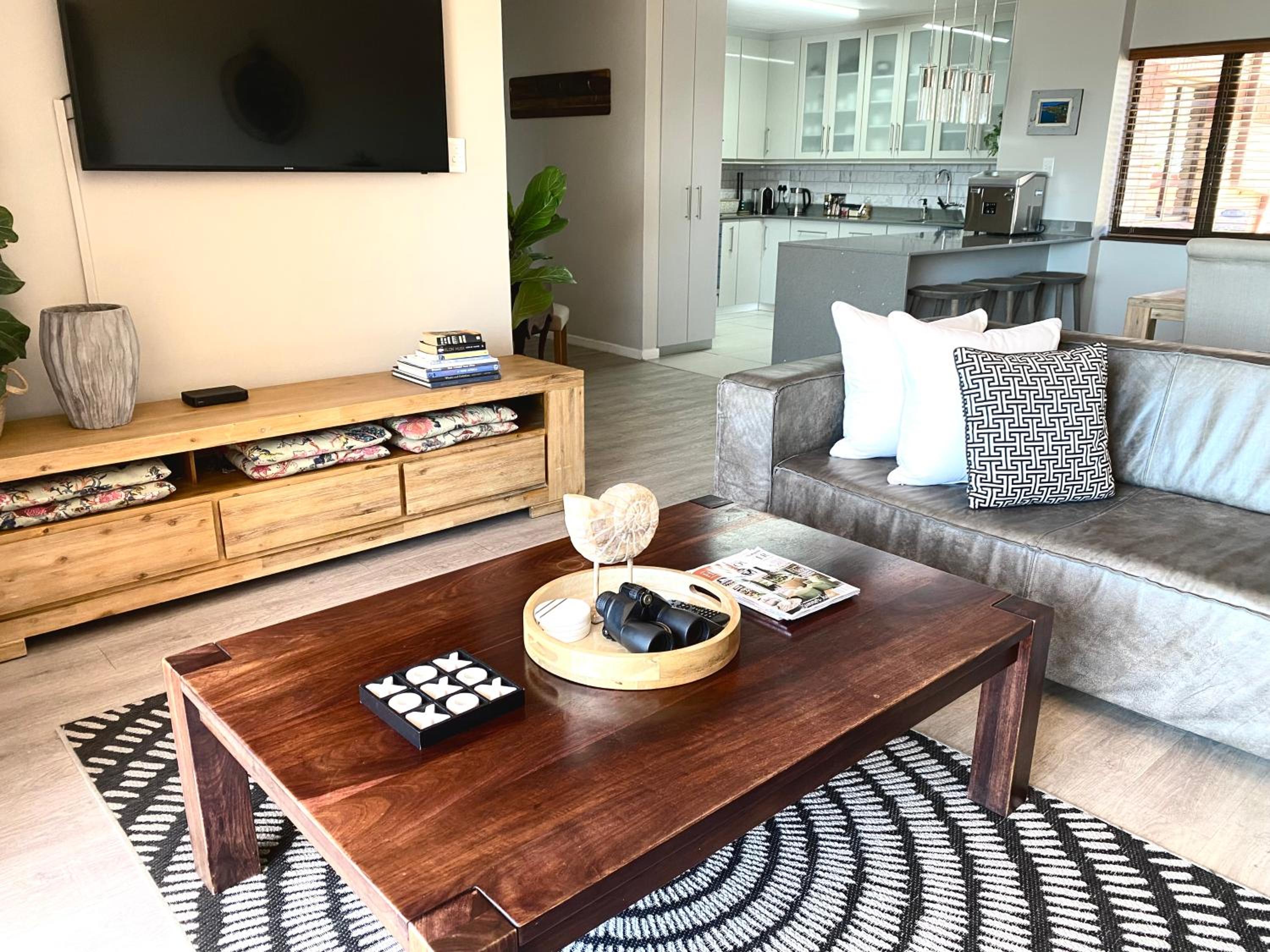 Luxury Apartment - Photo 15