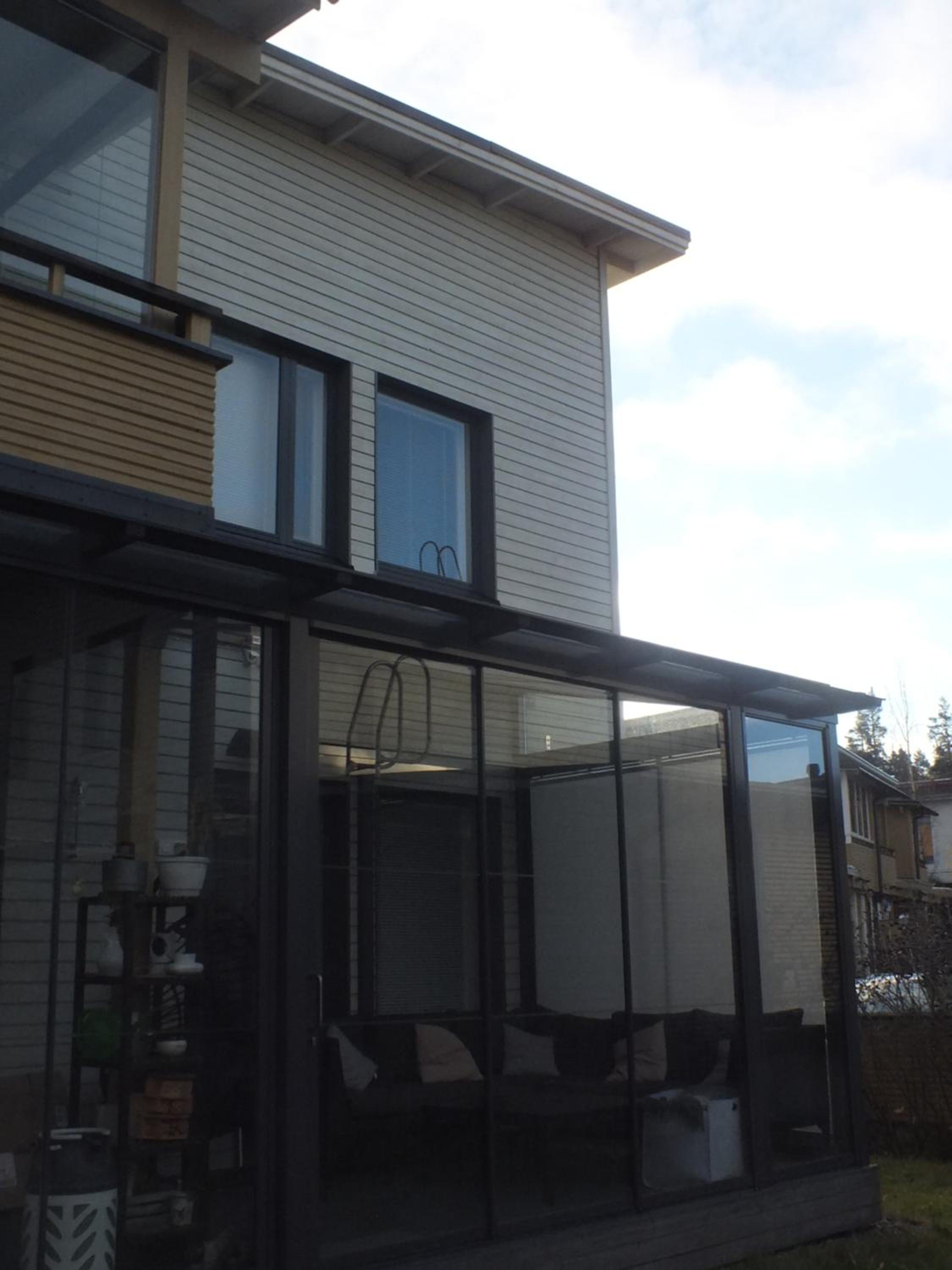 One-Bedroom Loft Apartment with Balcony photo 2