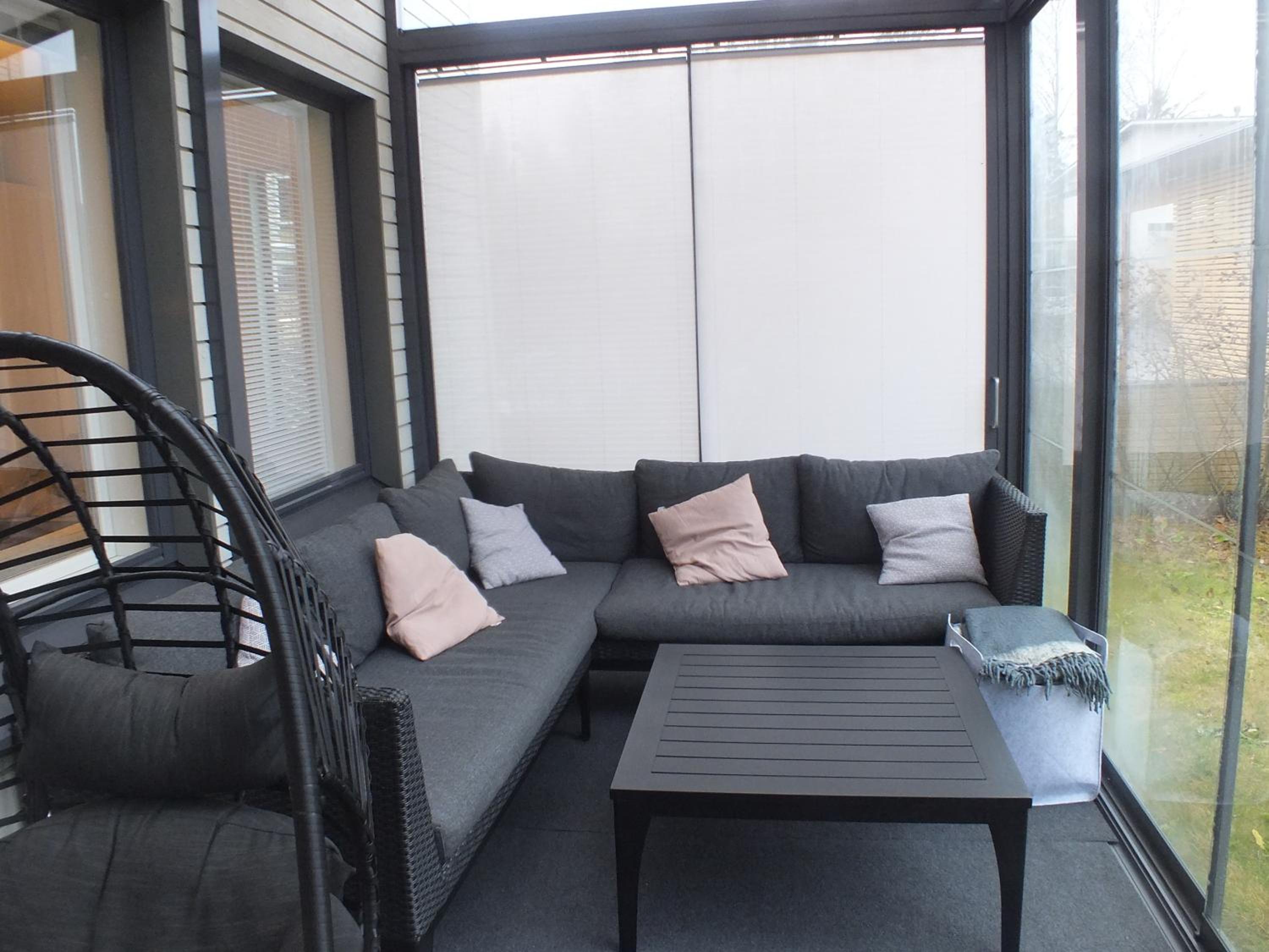 One-Bedroom Loft Apartment with Balcony photo 3