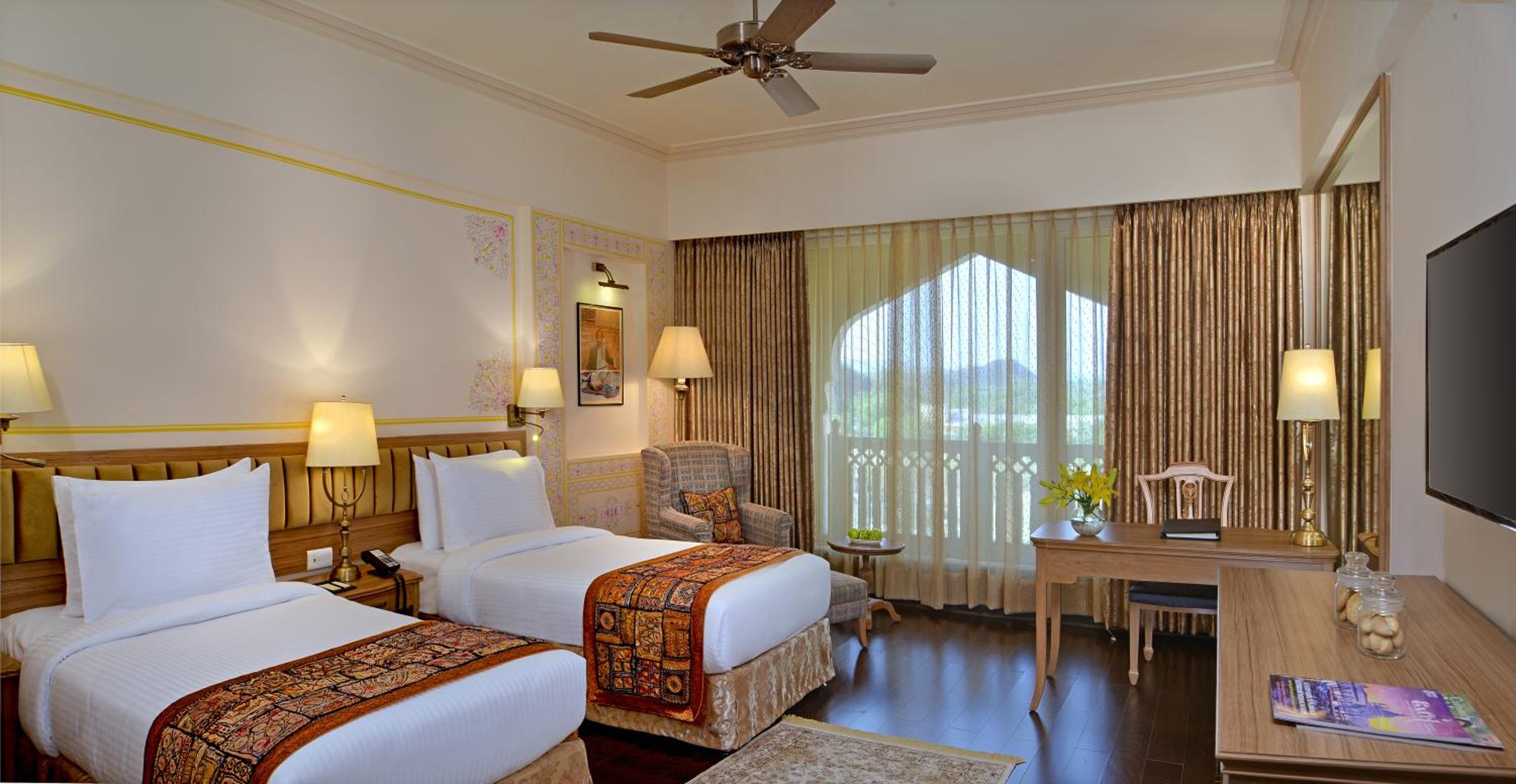 Presidential Suite: 15% off on Two-way Airport Transfer, 10% off on Food & Beverage services, 10% Discount On Laundry service