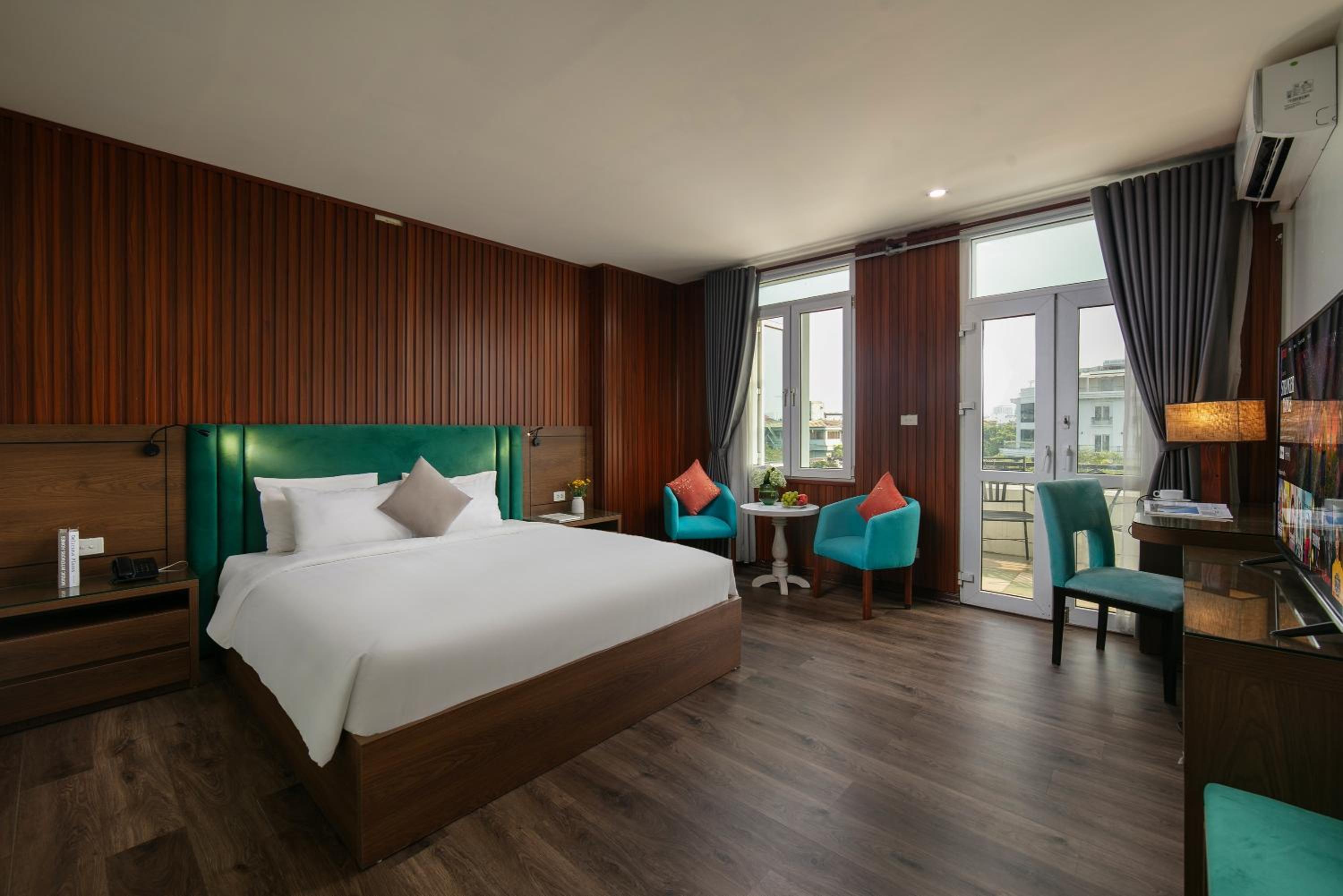Executive Suite City view