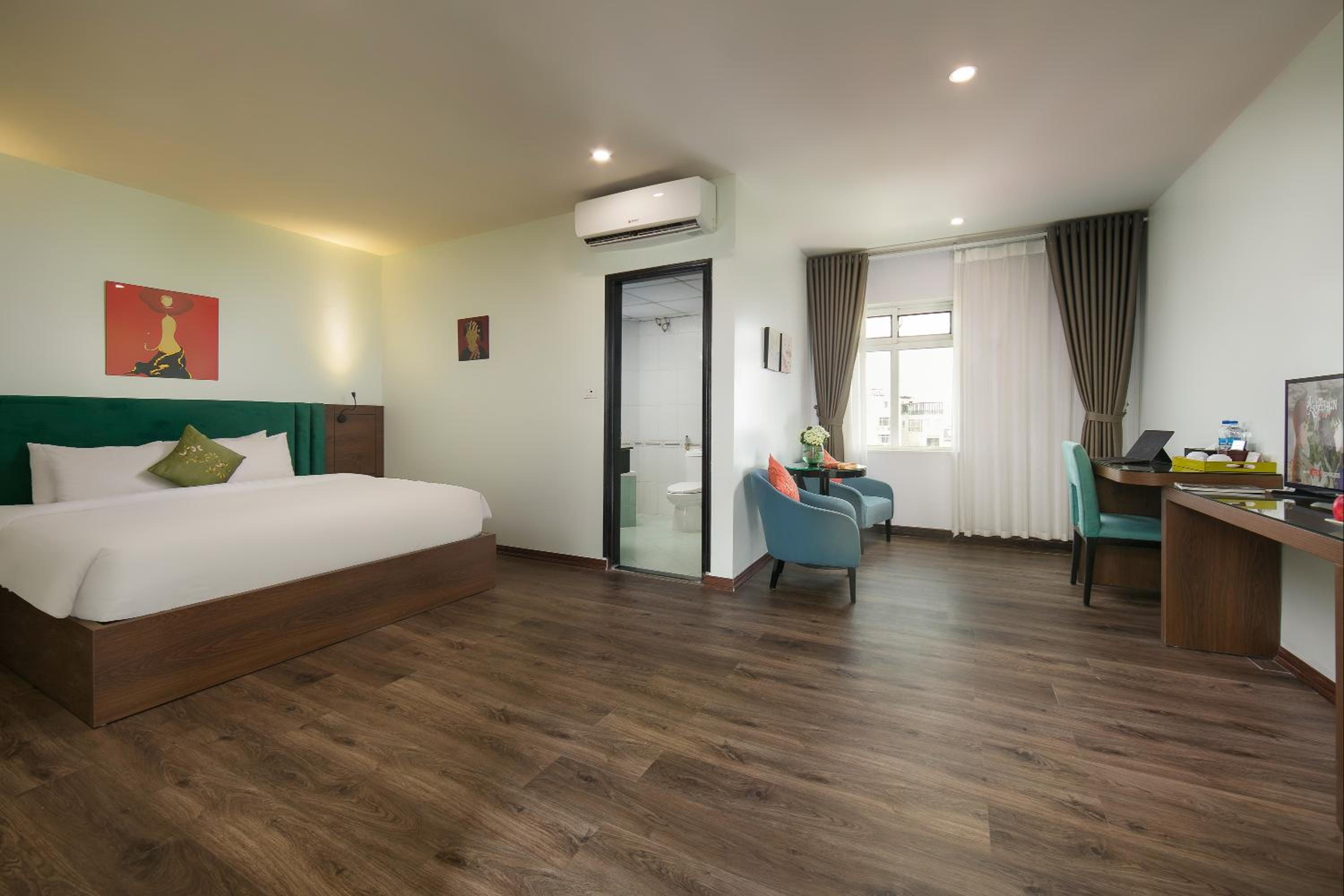 Deluxe Double Or Twin Room With City View