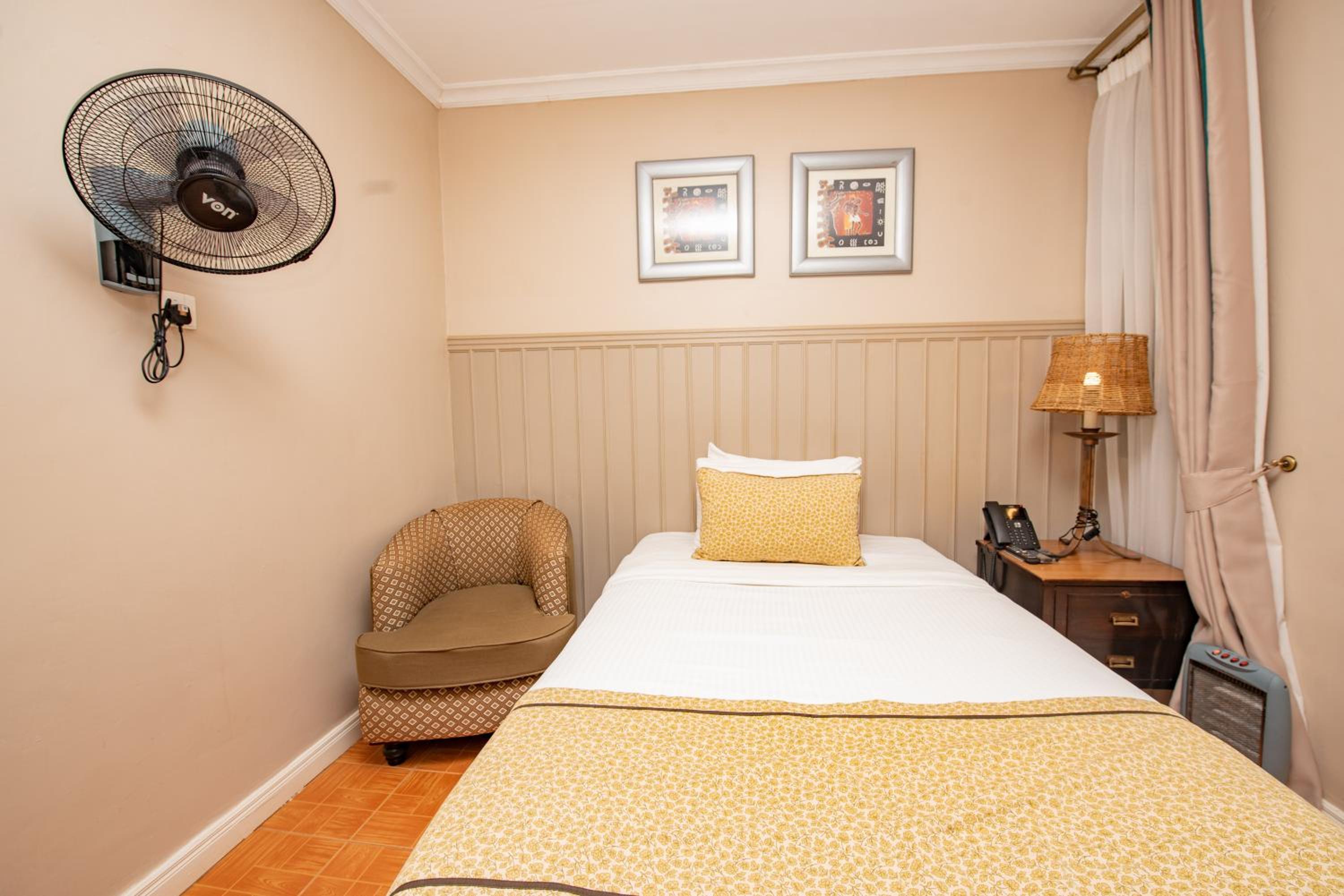 Single Room photo 2