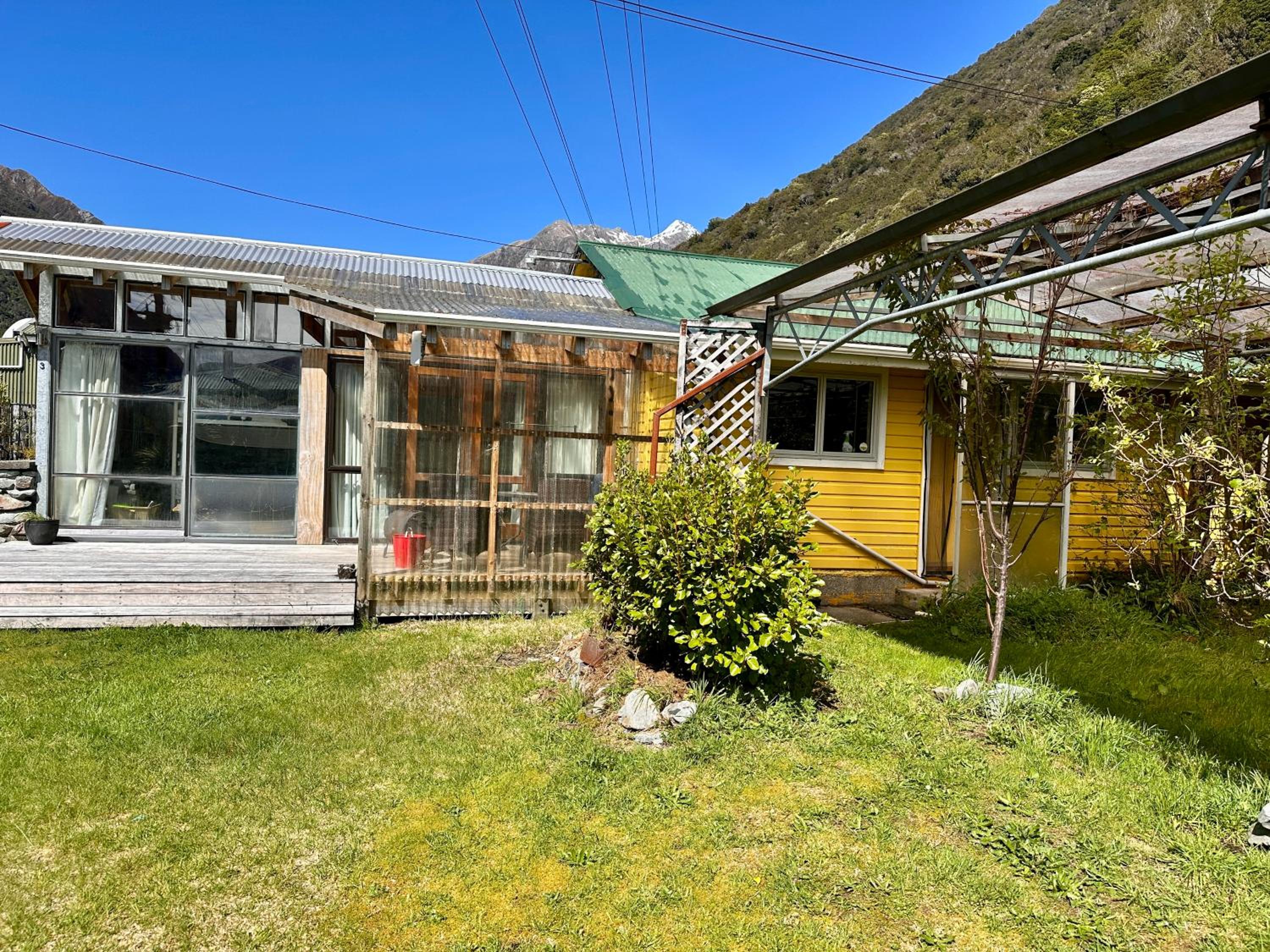 Three-Bedroom House photo 3