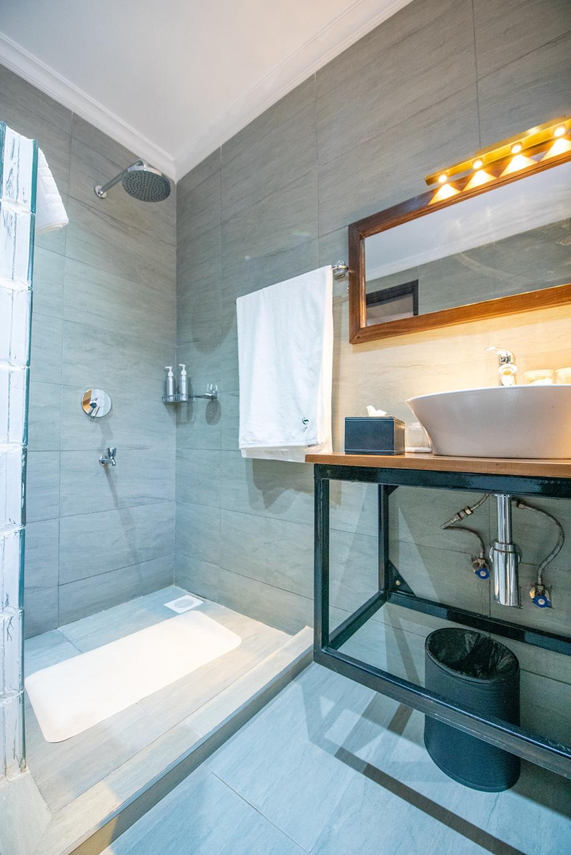 Deluxe Double Room with Balcony photo 3