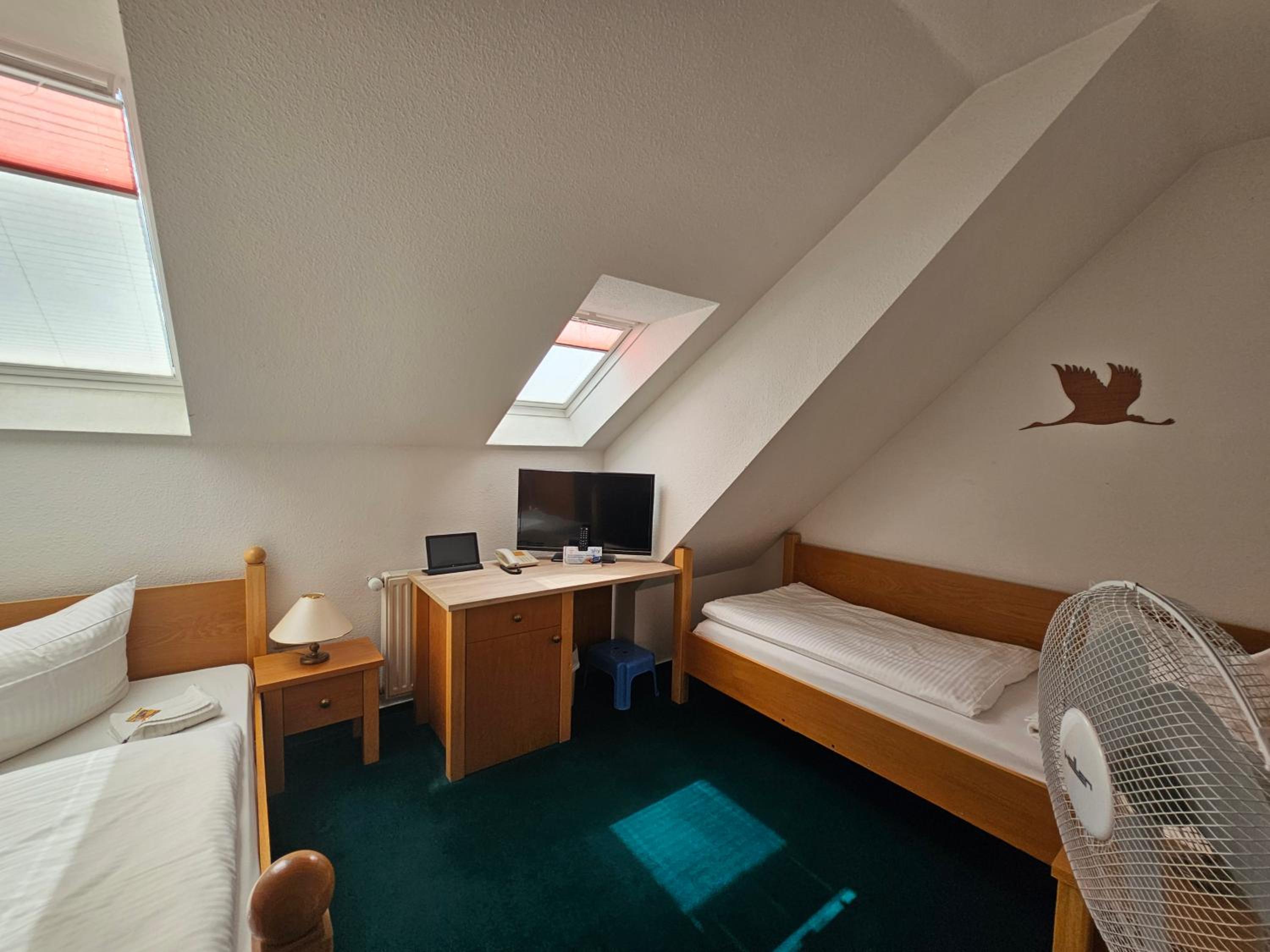 Economy Double Room - Photo 3