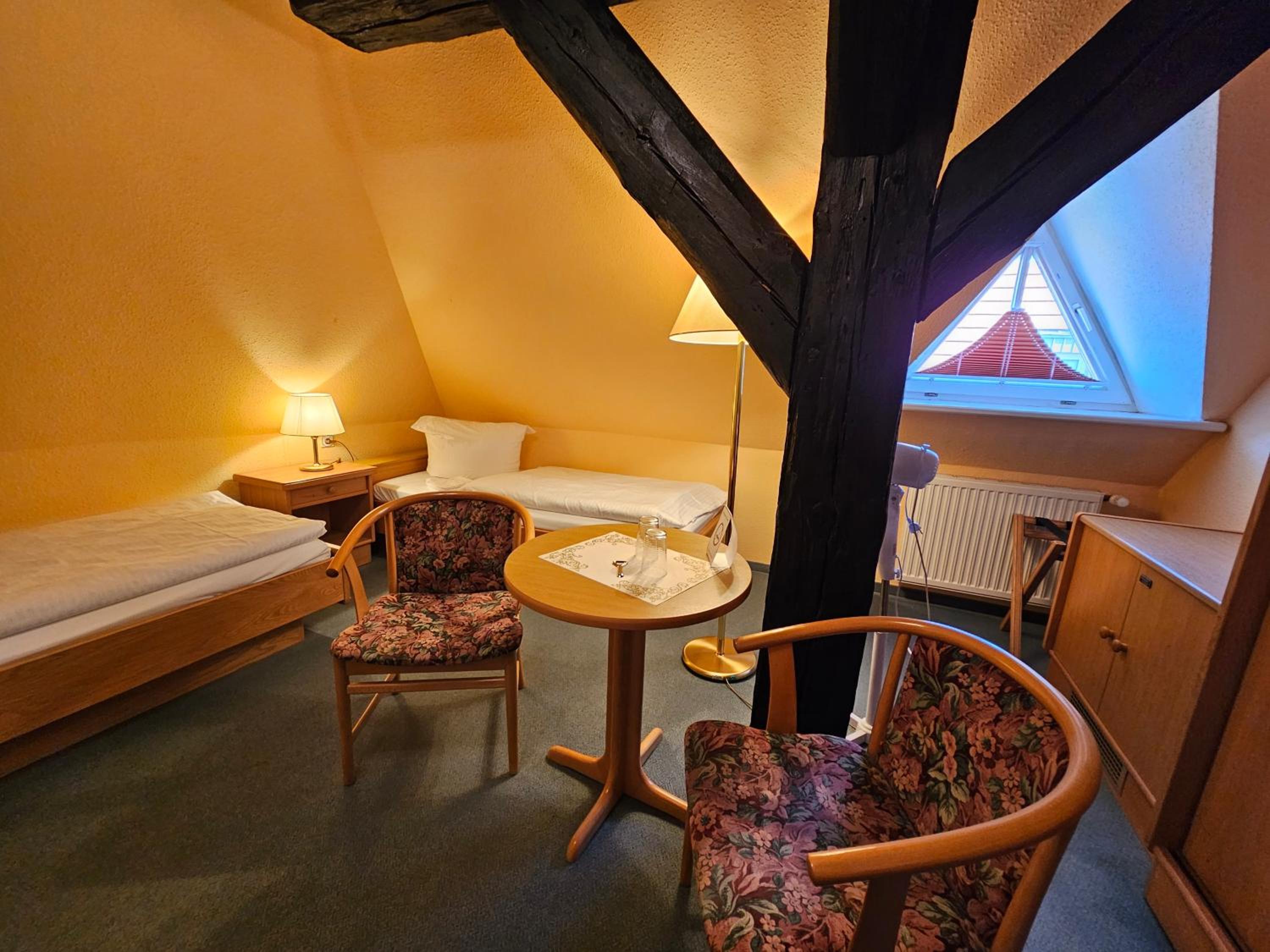 Economy Double Room - Photo 4