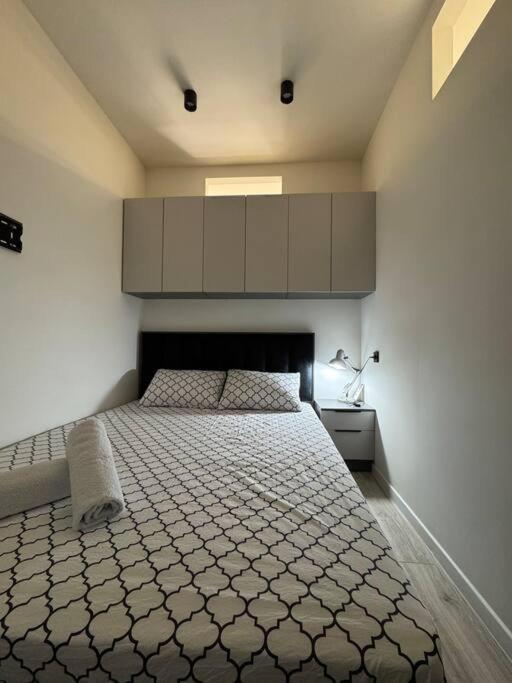 One-Bedroom Apartment photo 3