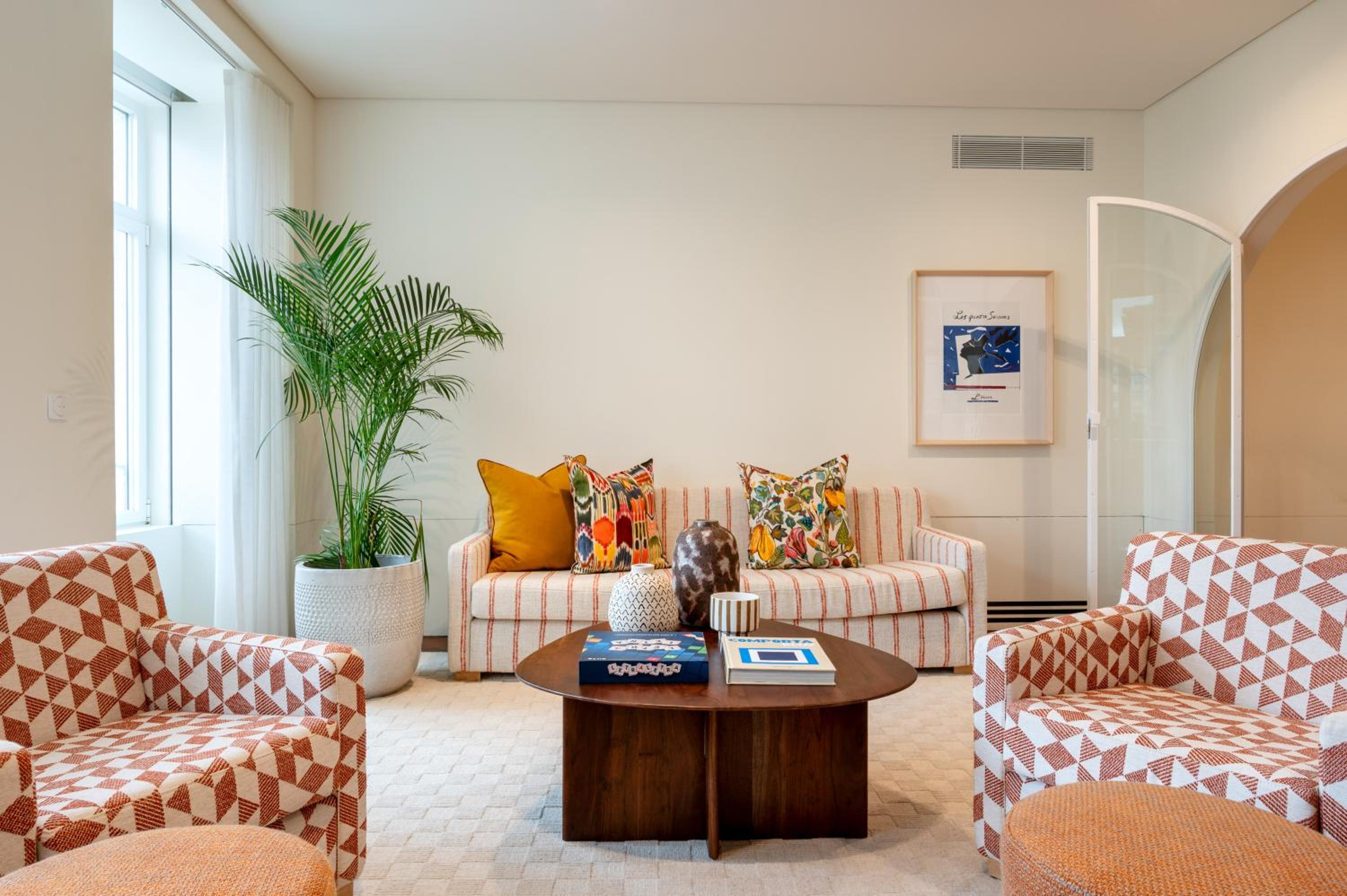 Deluxe Two-bedroom Apartment with City View