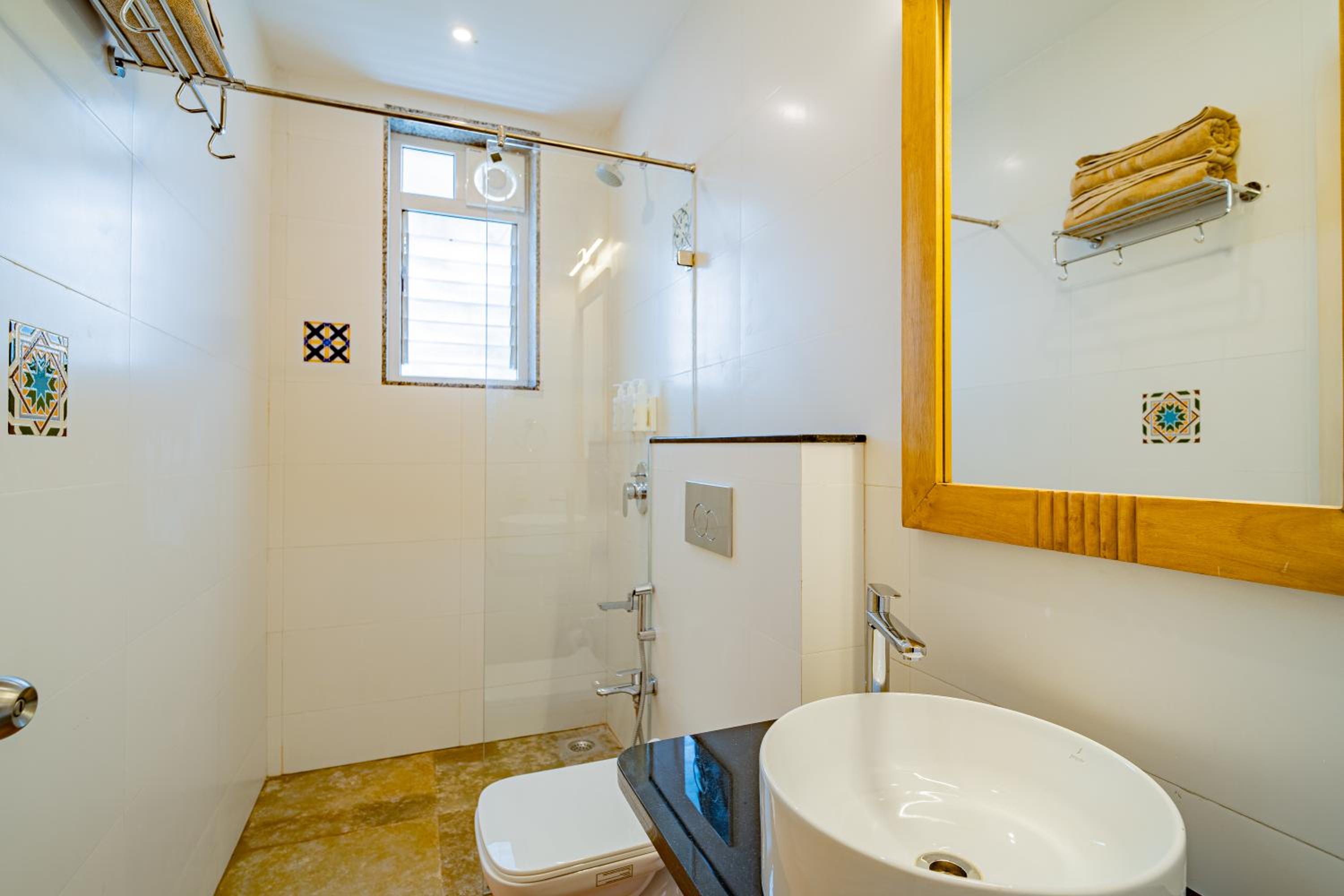 Premium Double Room with Balcony - Photo 3