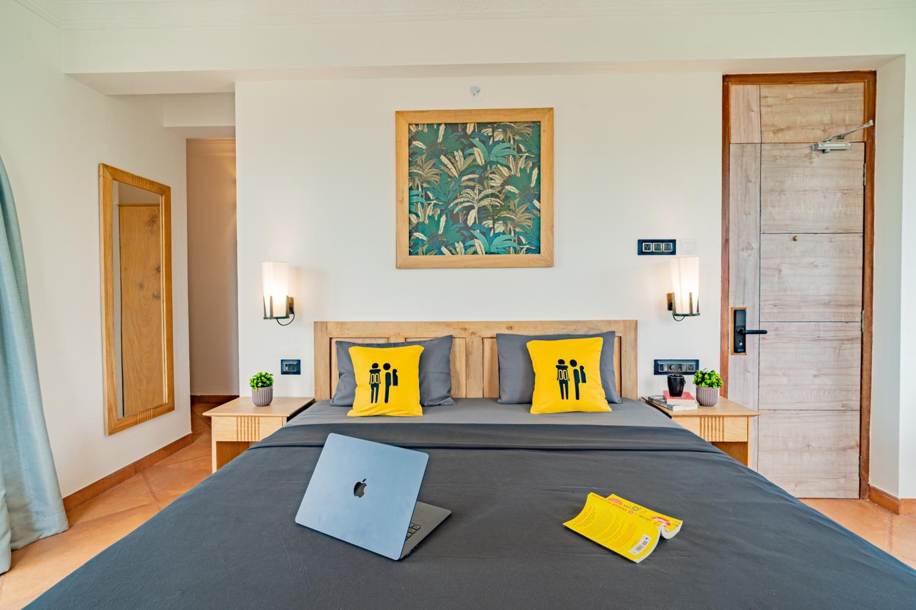 Premium Double Room with Balcony - Photo 7