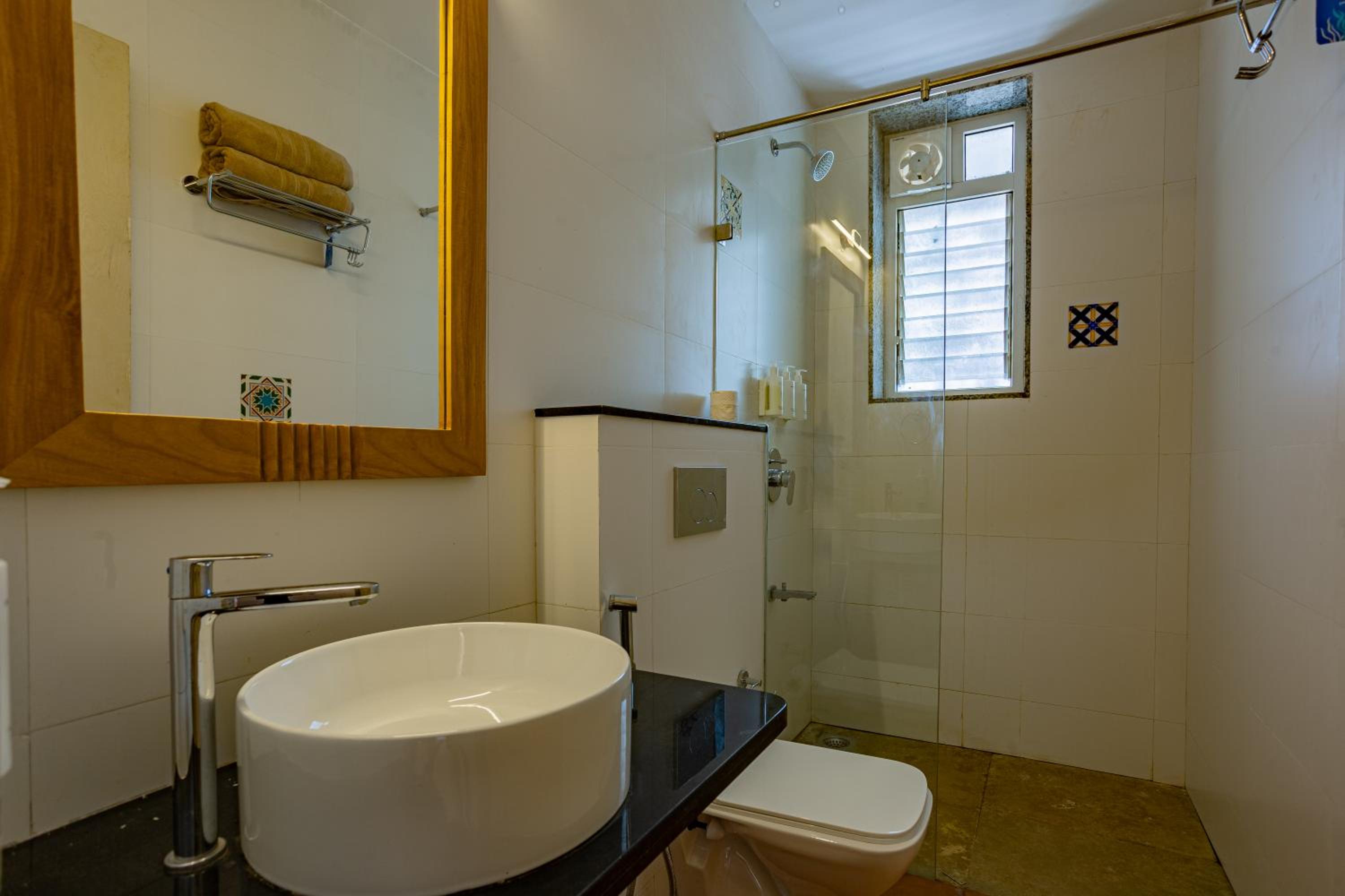 Premium Double Room with Balcony - Photo 4