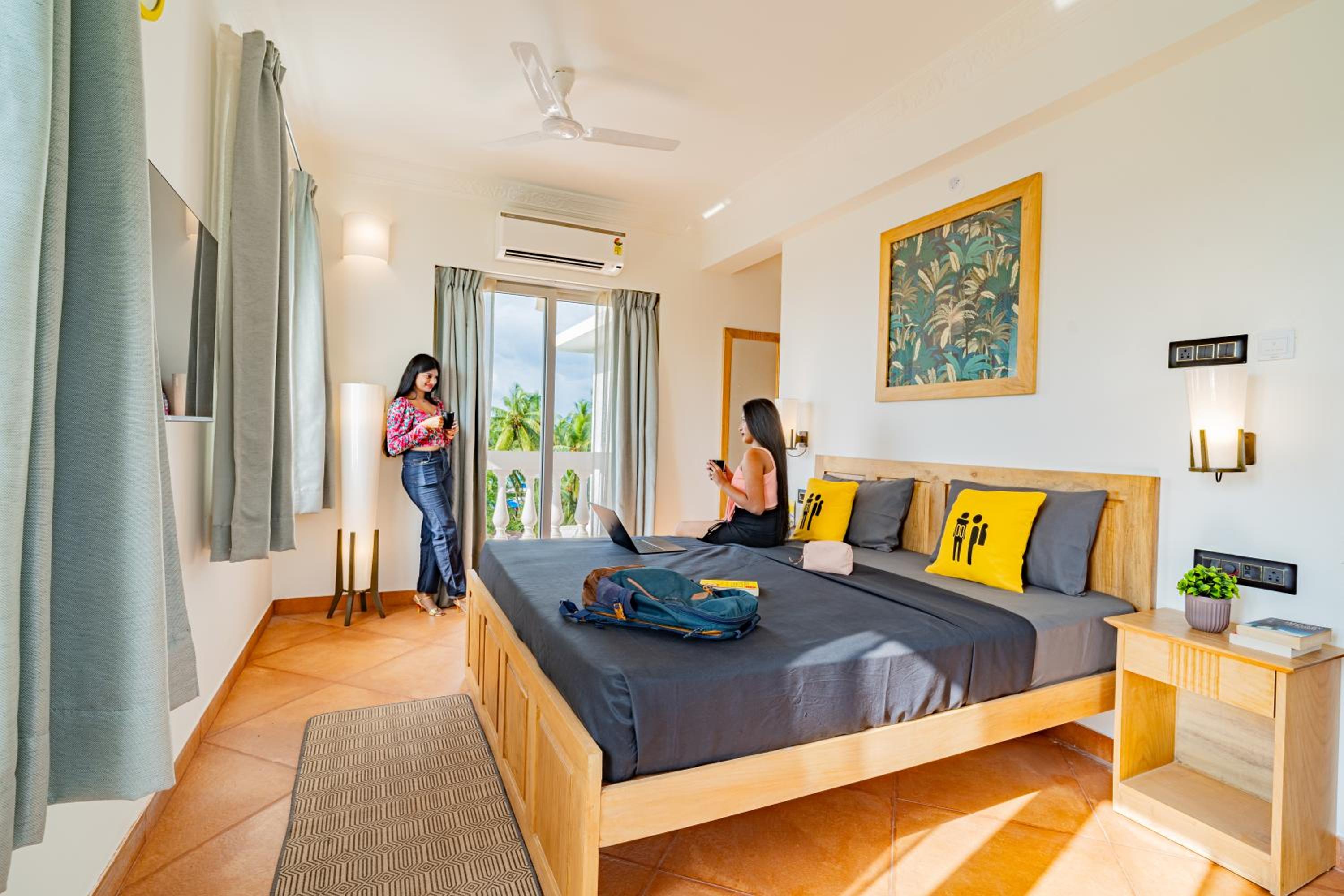 Premium Double Room with Balcony - Photo 2