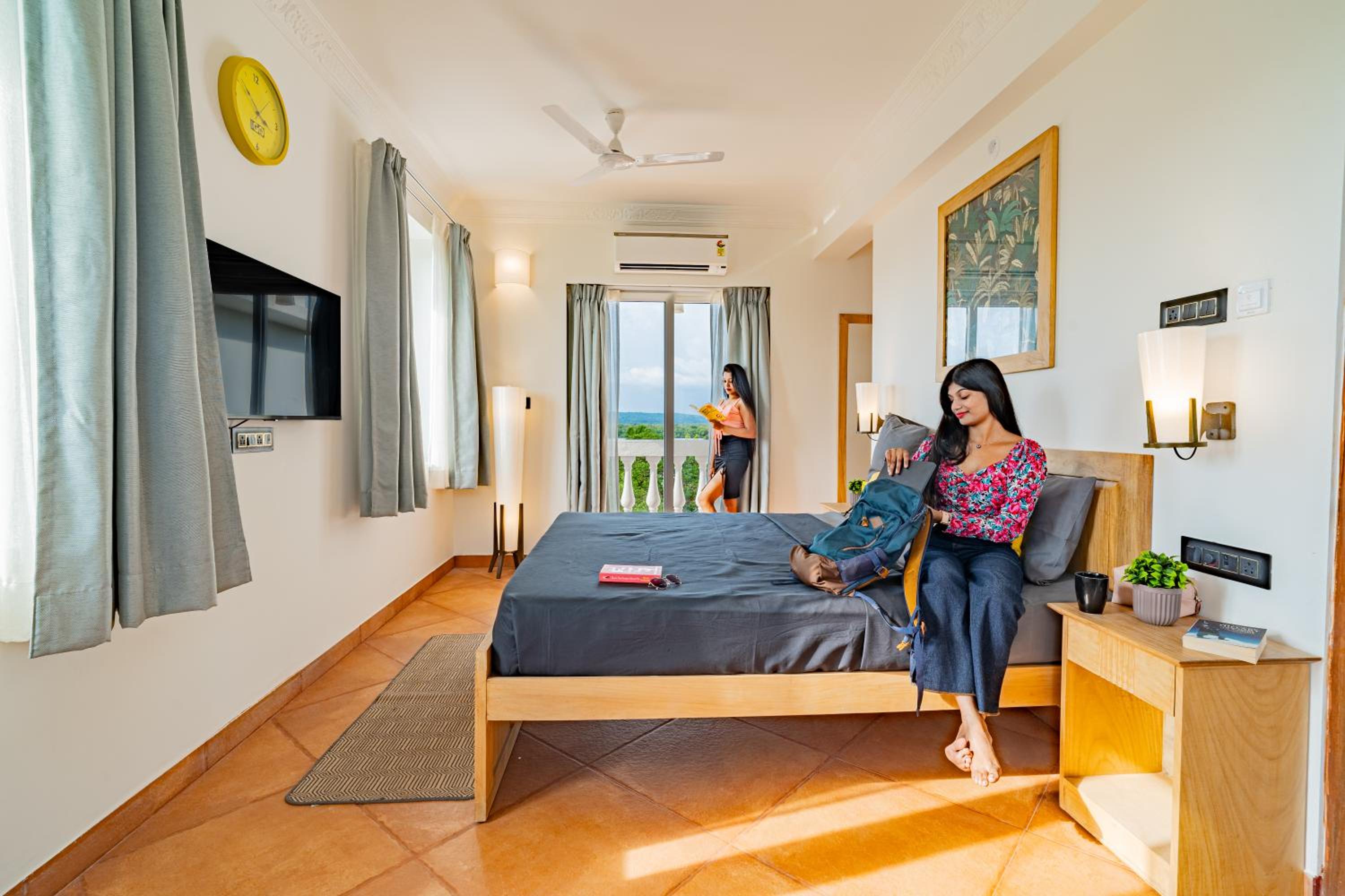 Premium Double Room with Balcony - Photo 8