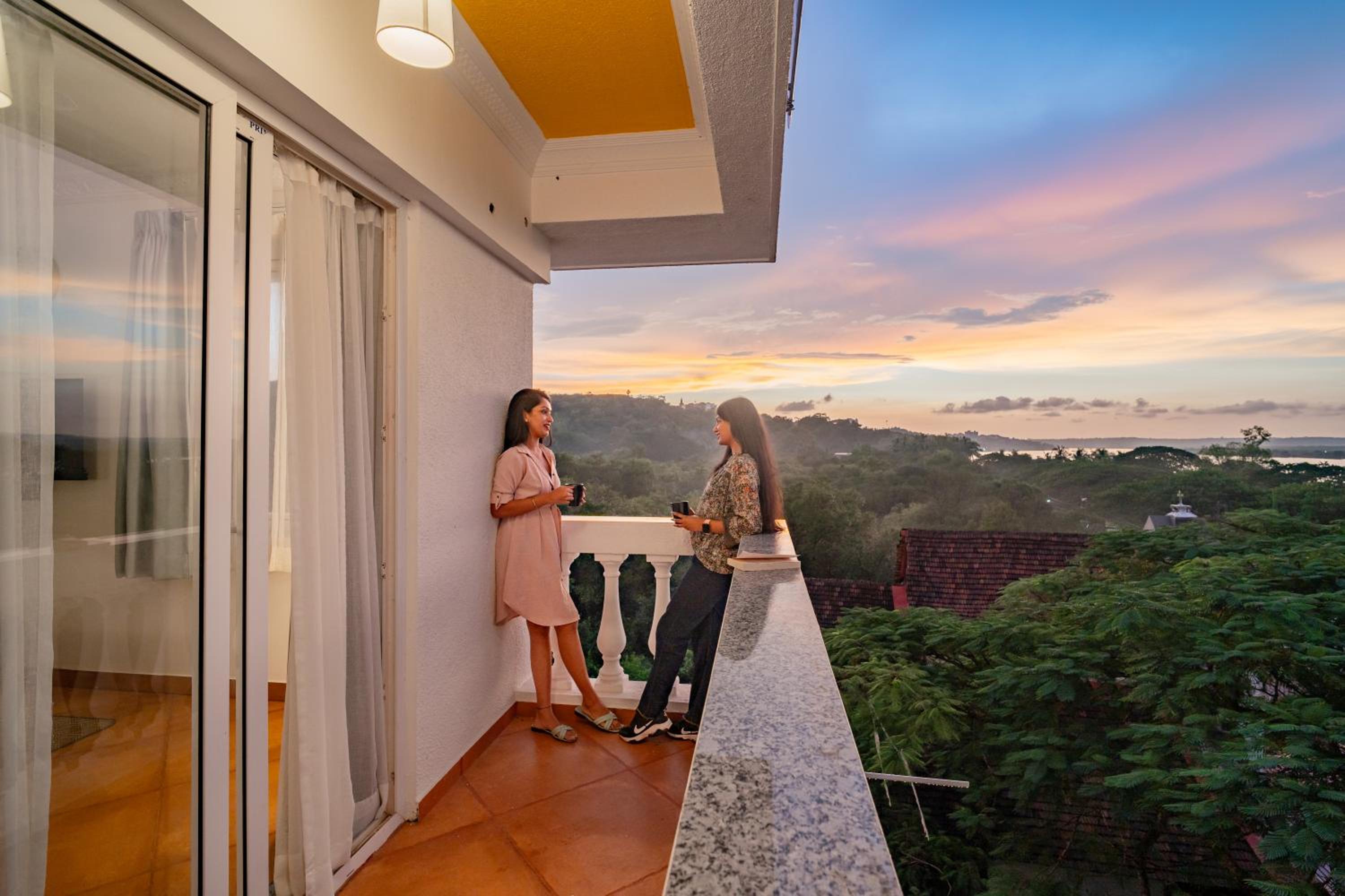 Premium Double Room with Balcony - Photo 6
