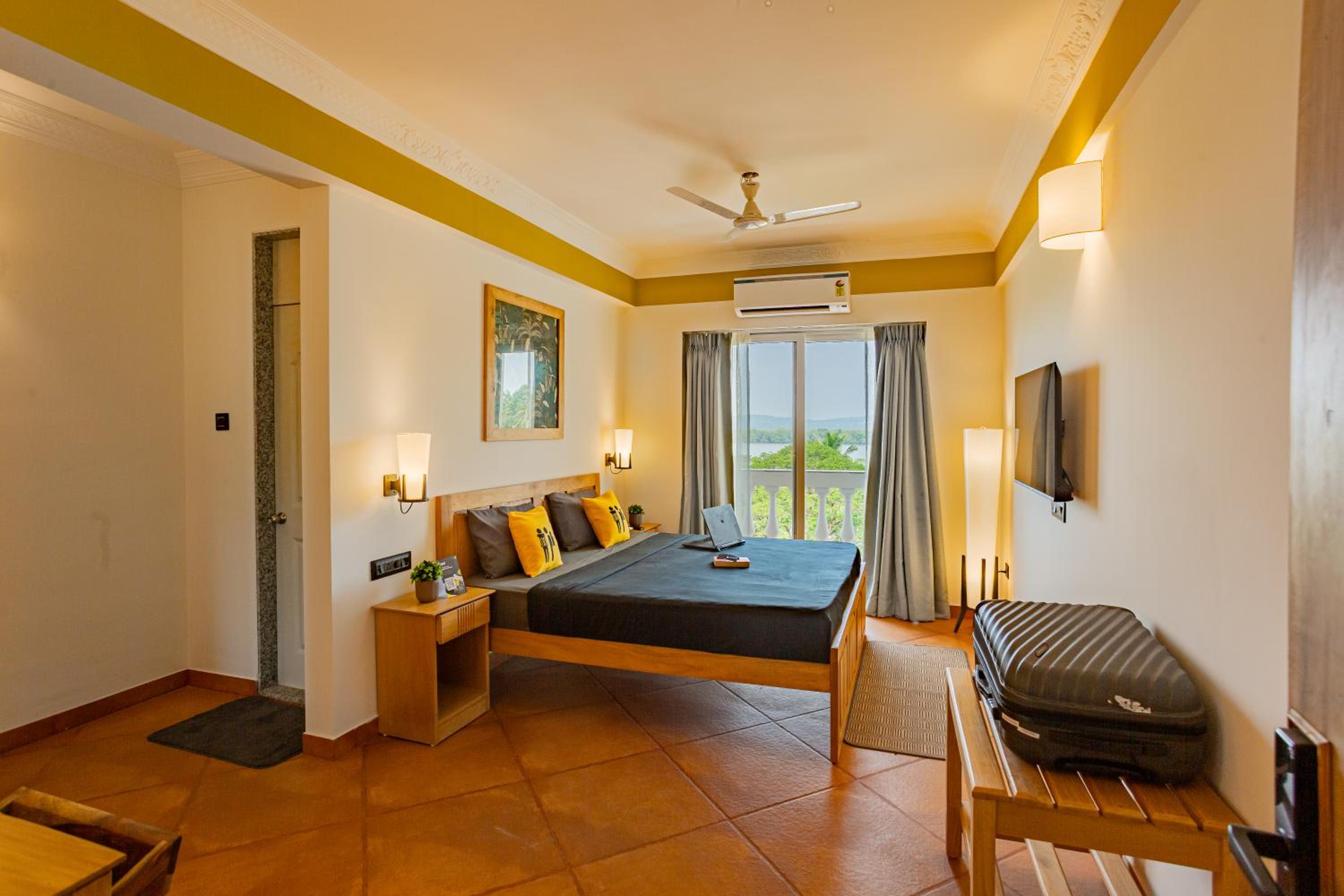 Premium Double Room with Balcony - Photo 1