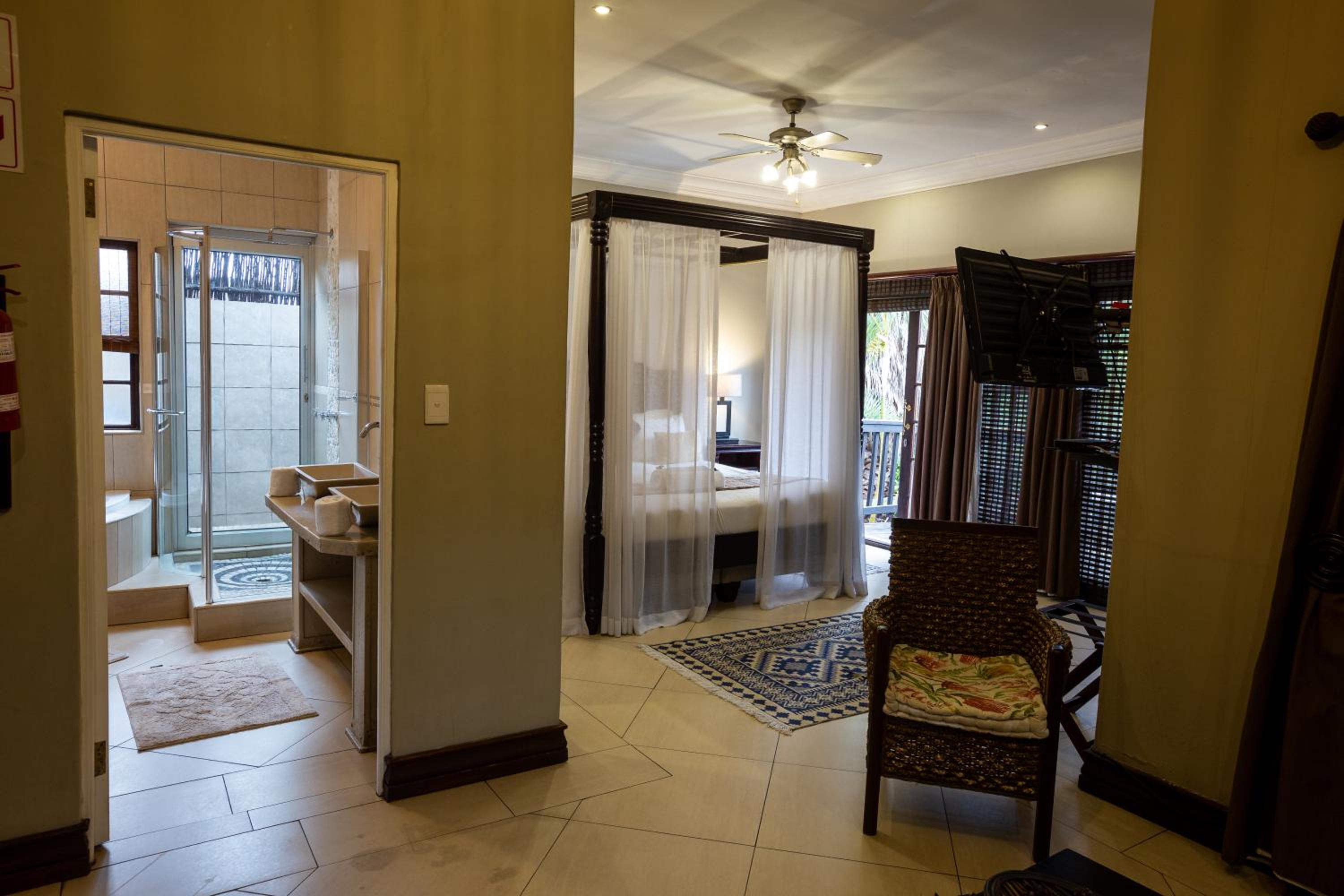 Suite - Photo 2