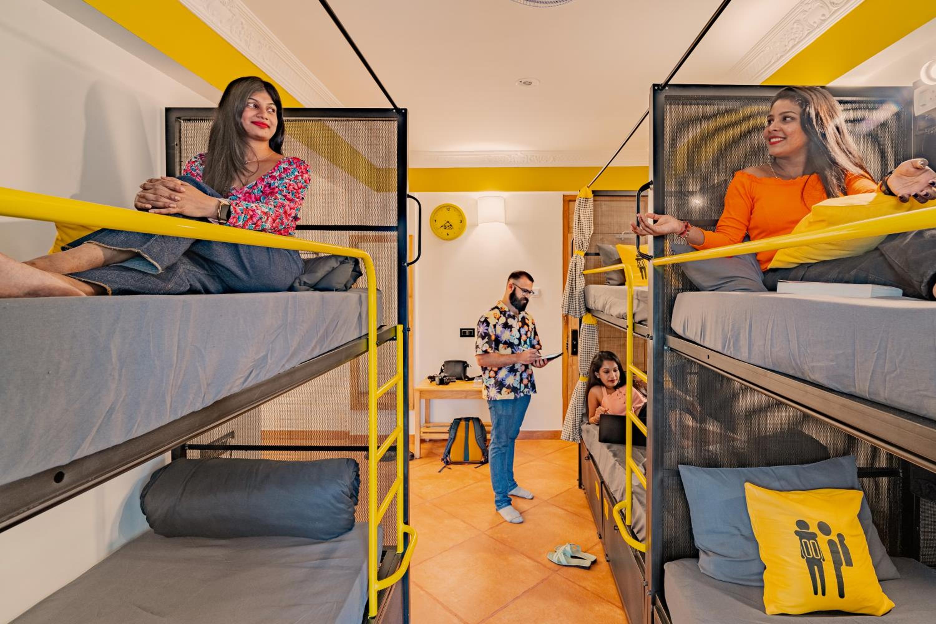 Bed in 6 Bed Mixed Dormitory with Balcony photo 2
