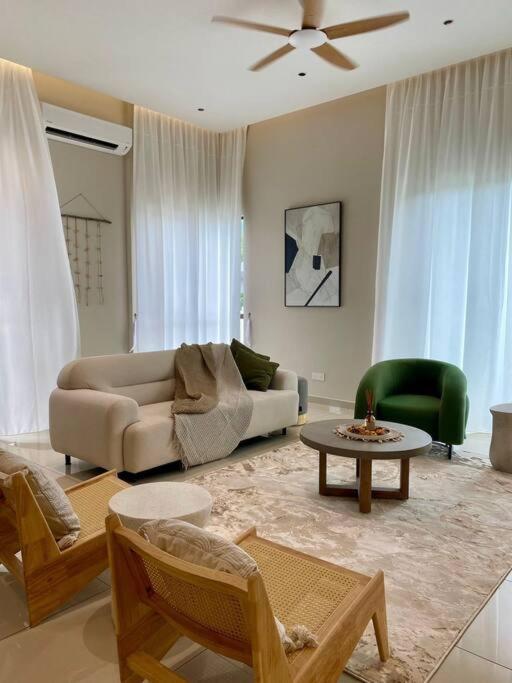 Villa photo 1