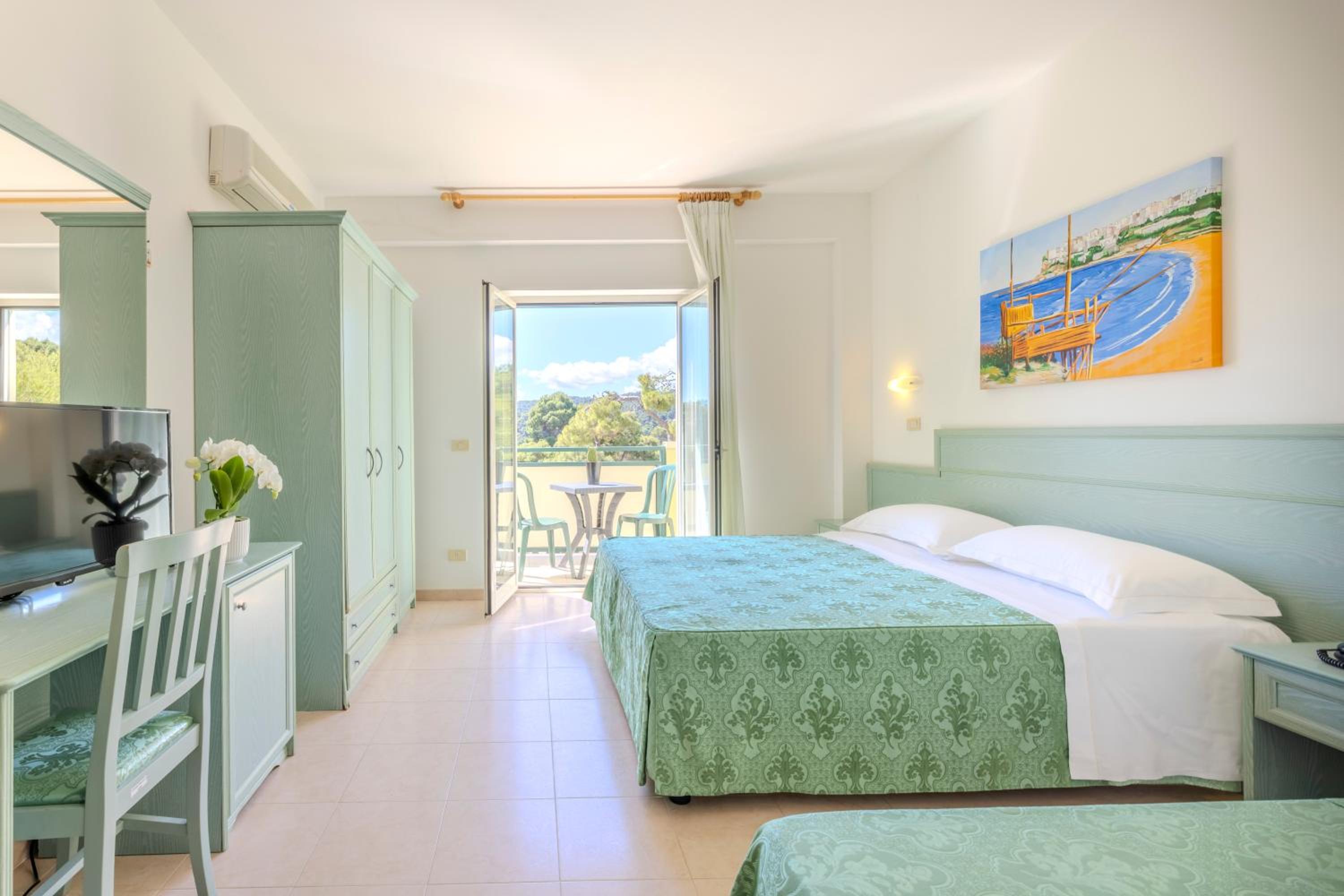 Superior Triple Room photo 2