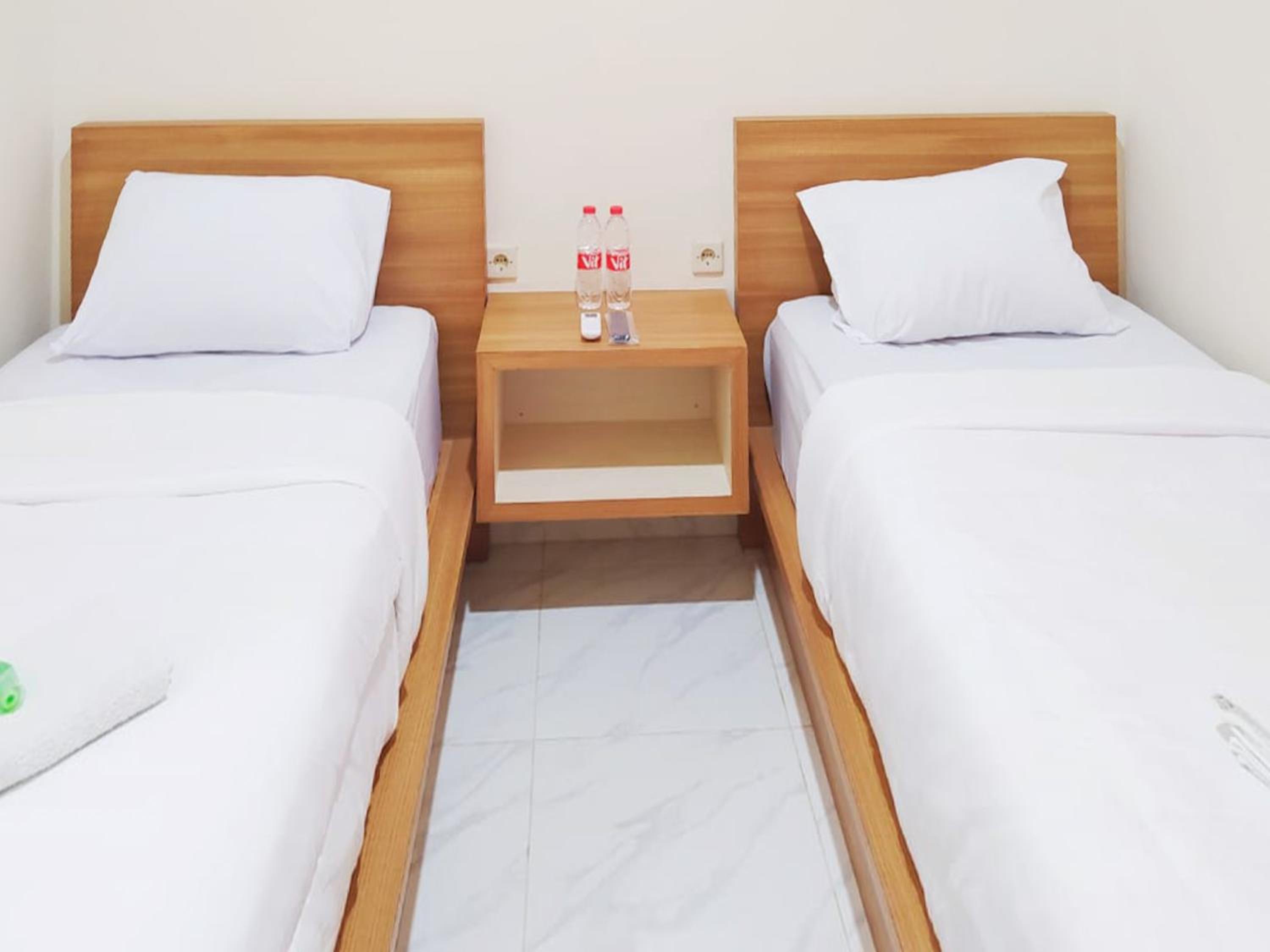 Standard Twin Room - Photo 8