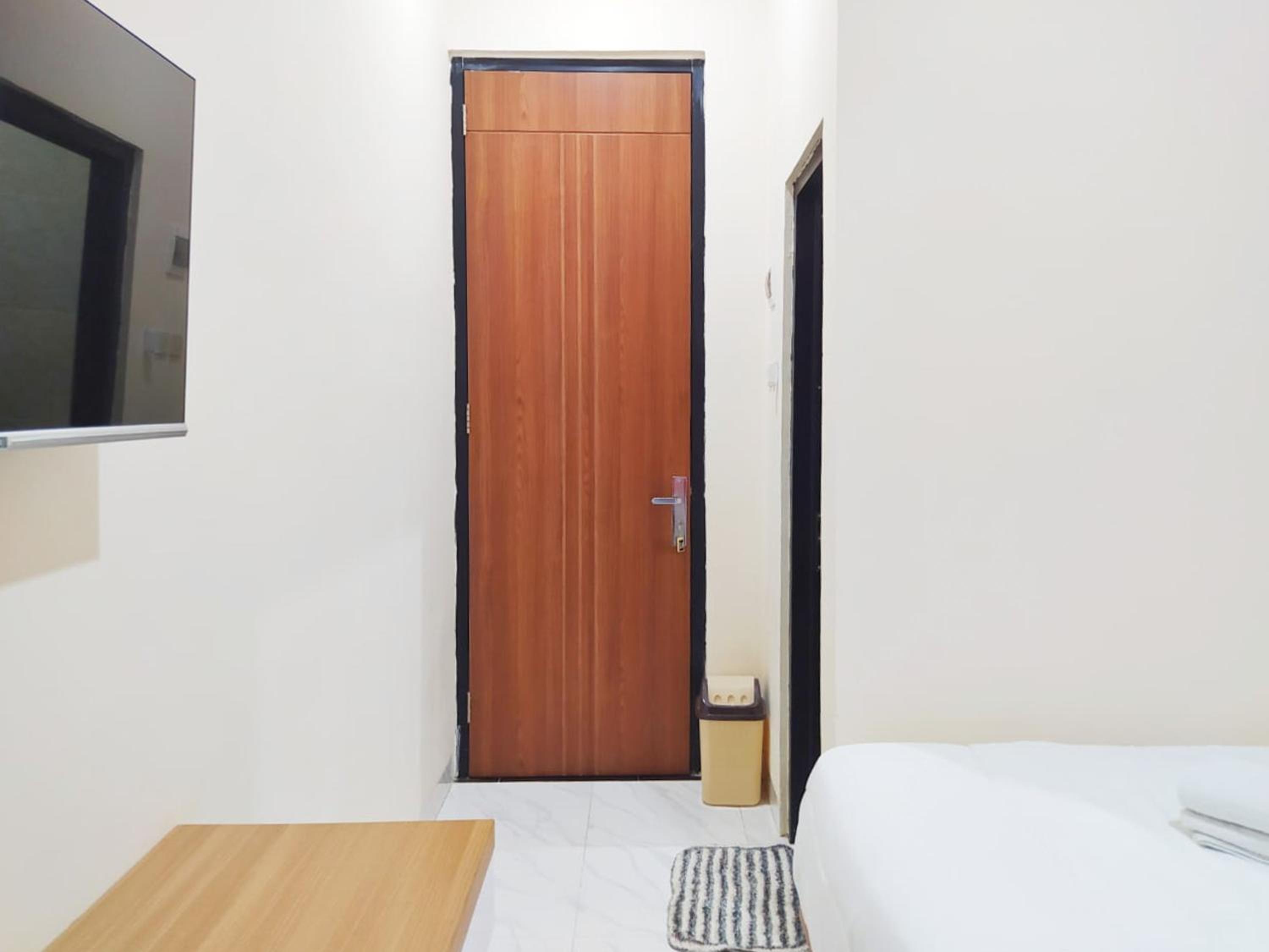 Standard Twin Room - Photo 4