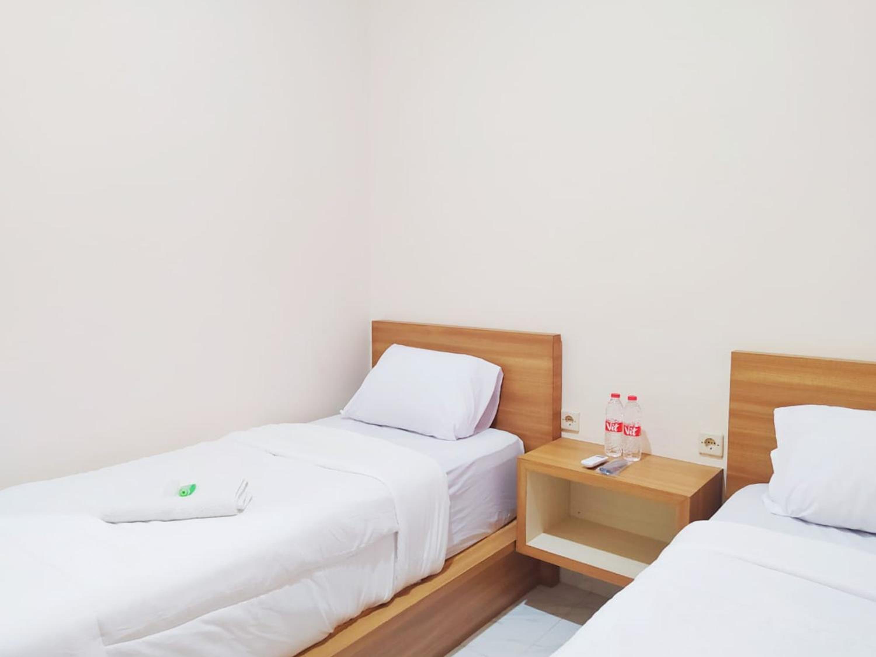 Standard Twin Room - Photo 7