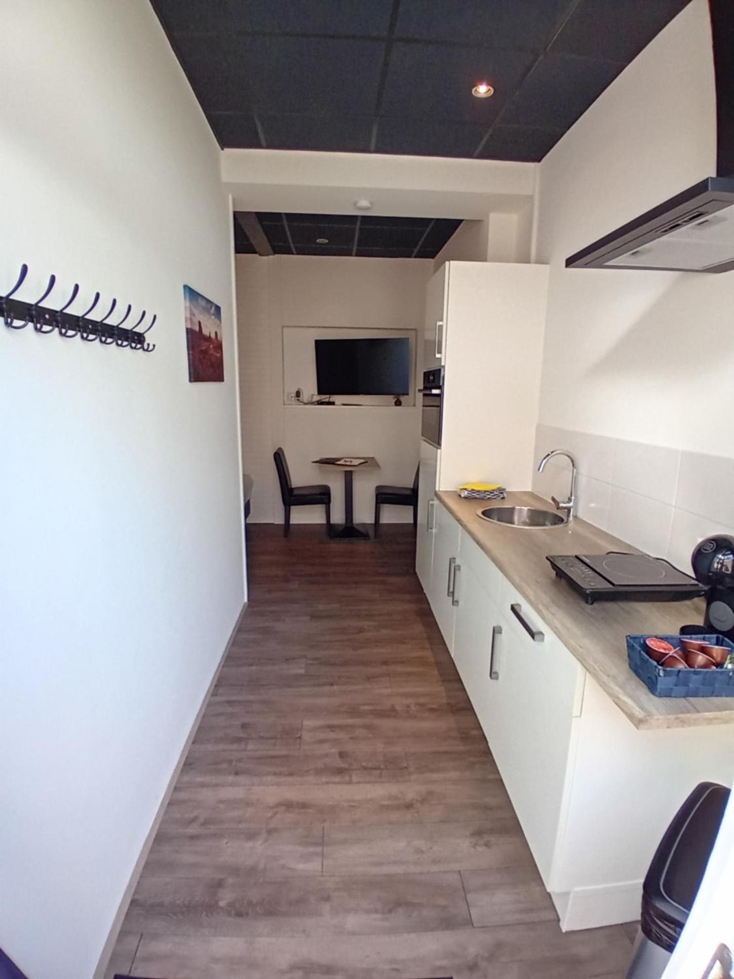 Twin Room with Private Bathroom - Photo 2