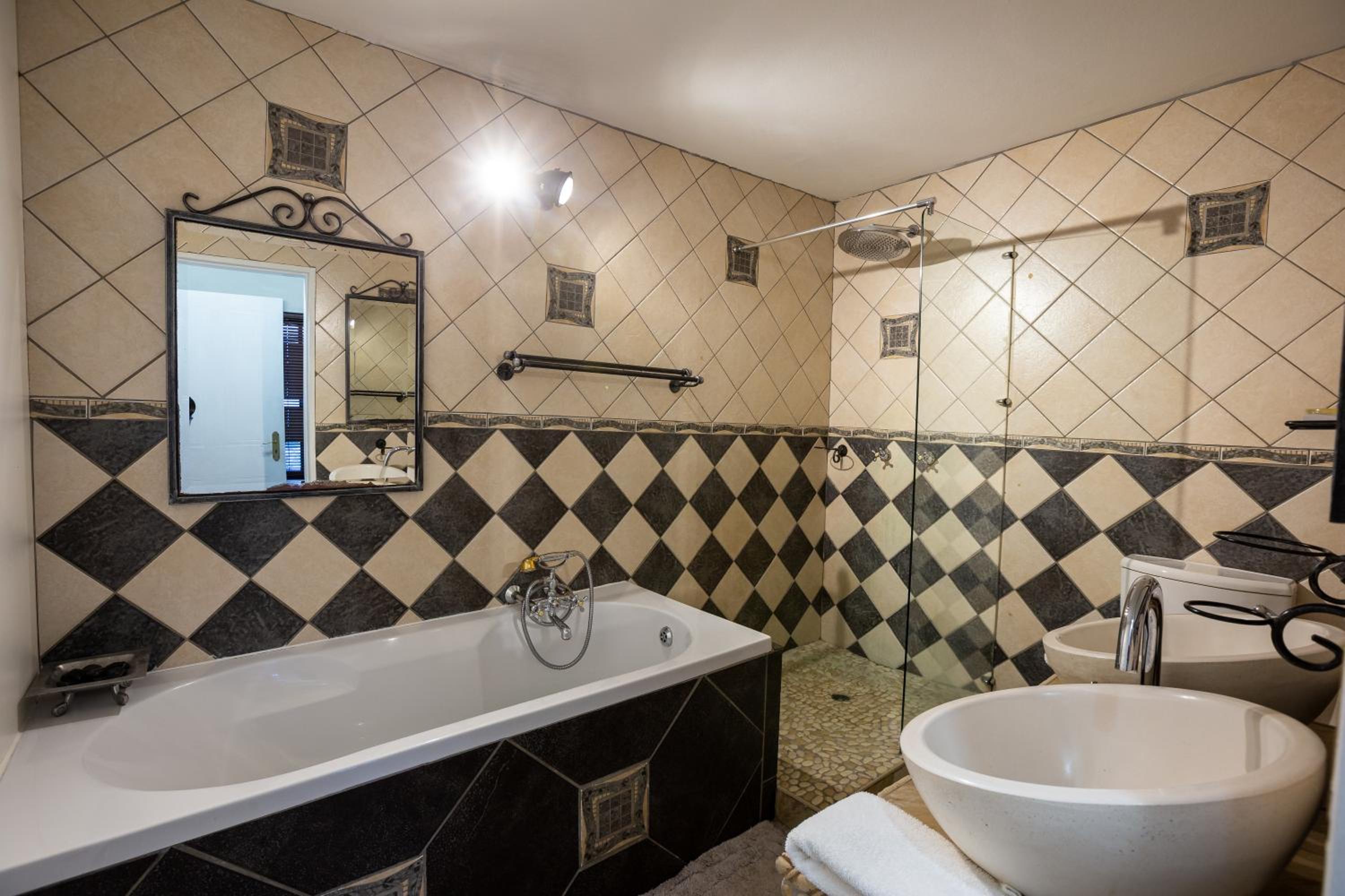 Double Room with Balcony - Photo 7