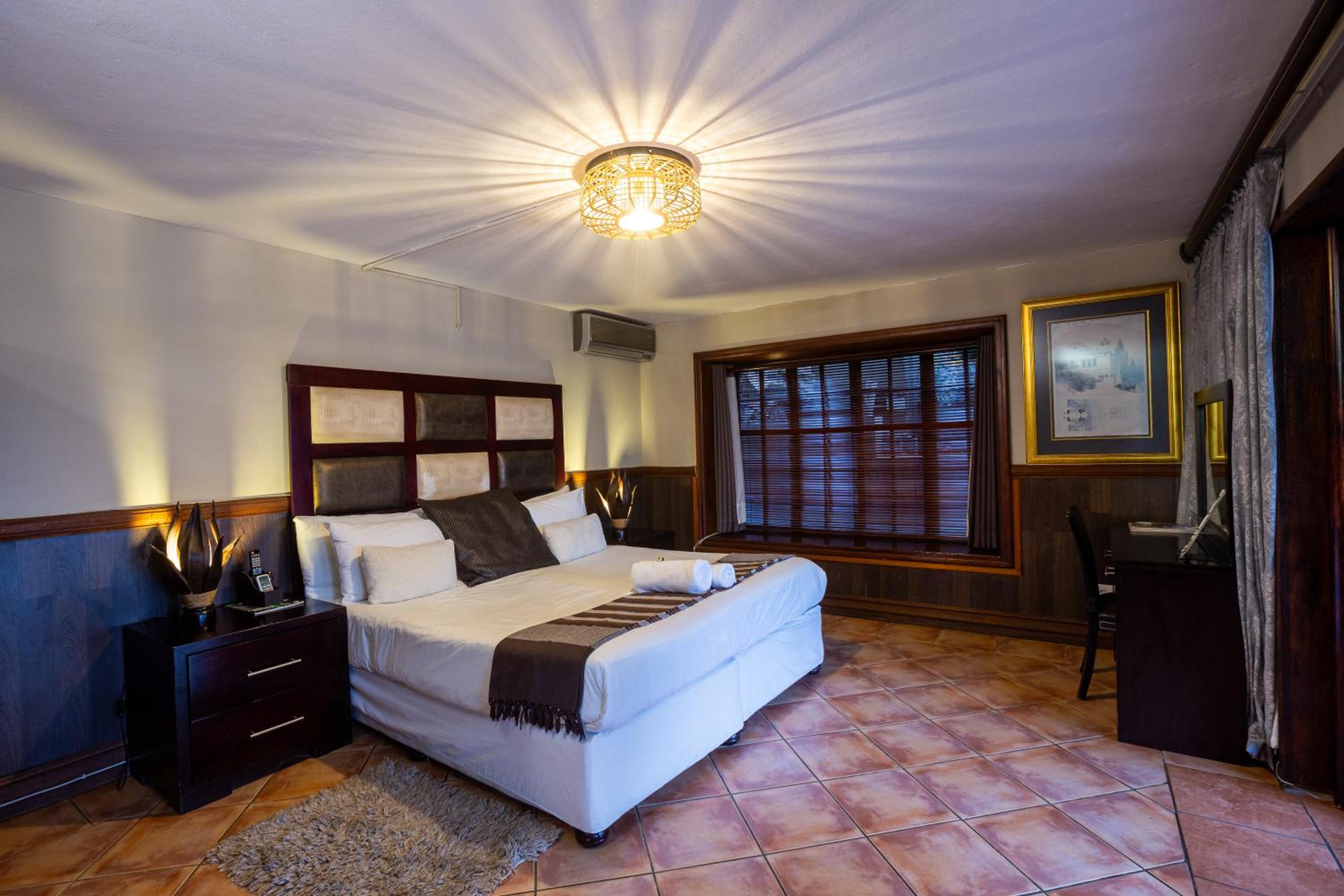 Double Room with Balcony - Photo 5