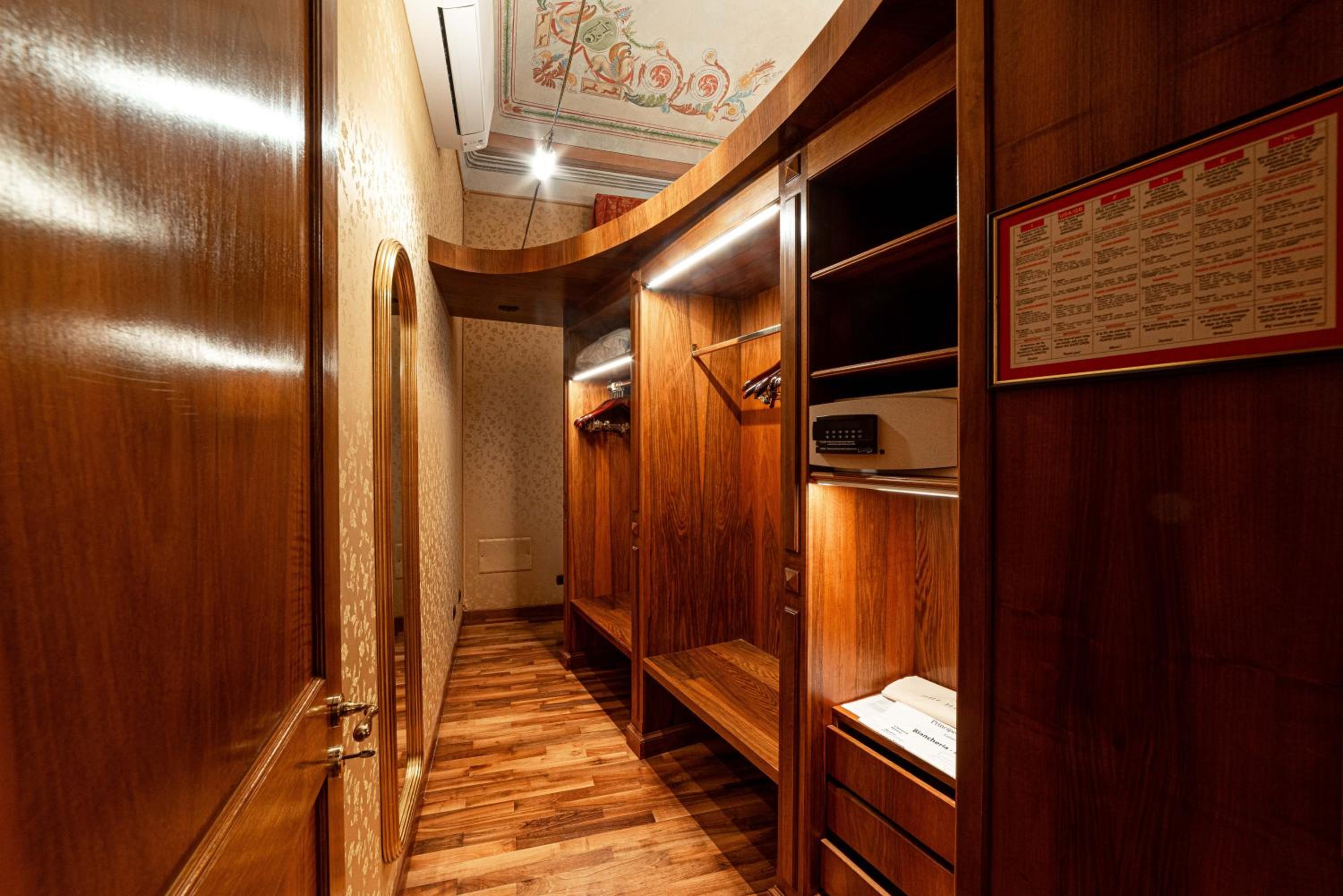Suite - Photo 3