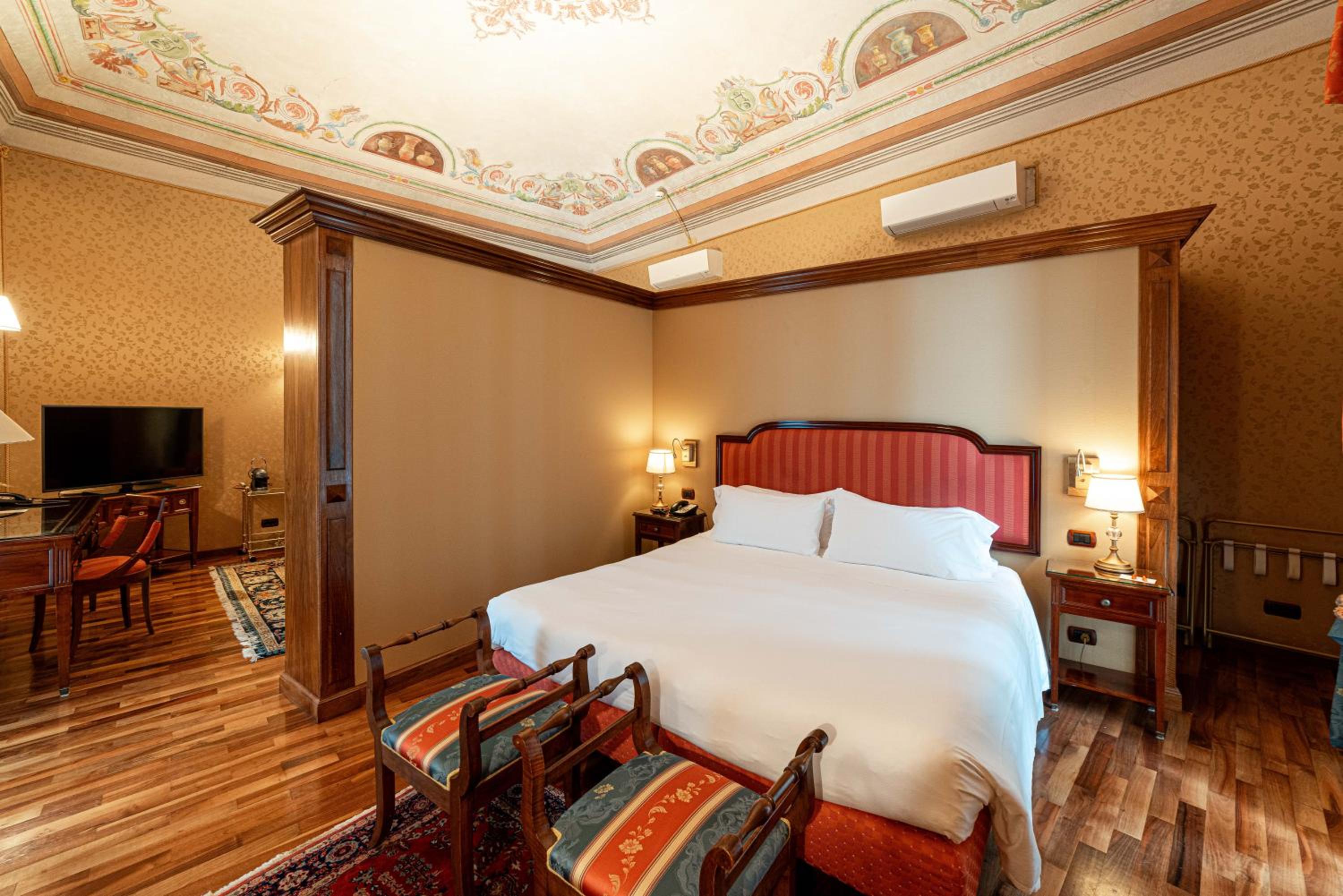 Suite - Photo 2