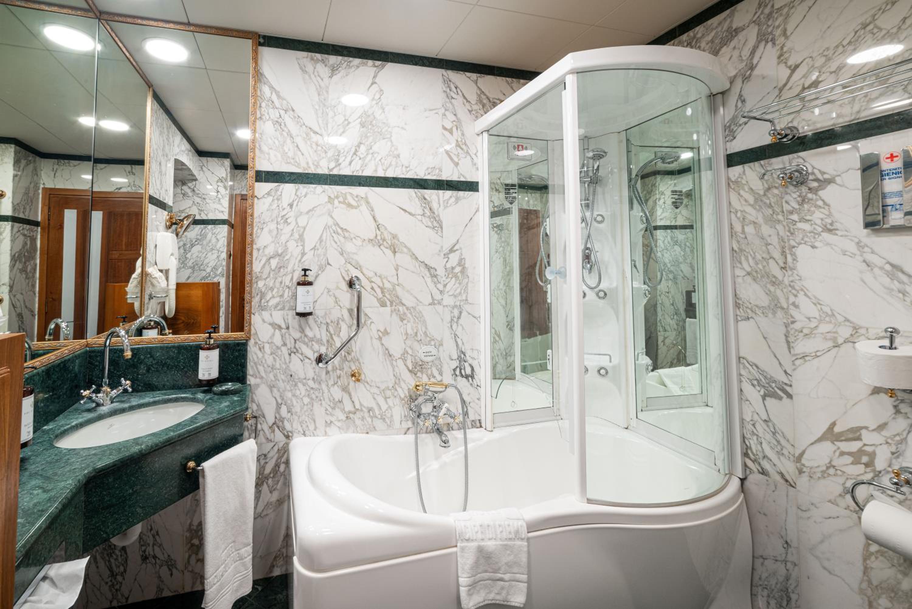 Suite - Photo 4