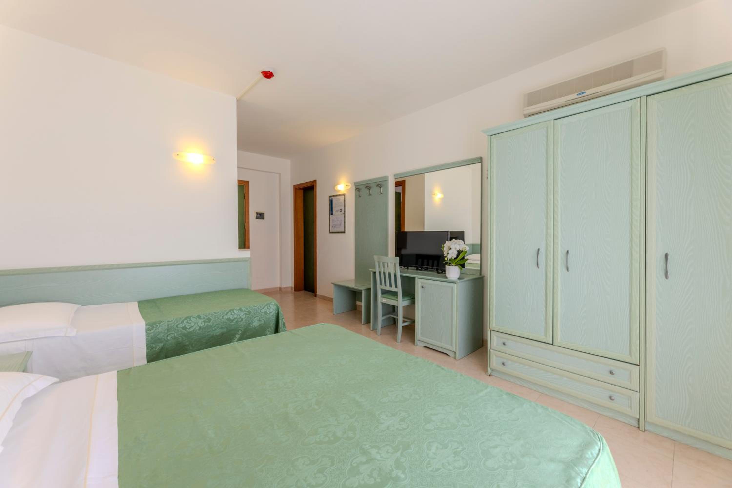 Superior Triple Room photo 1