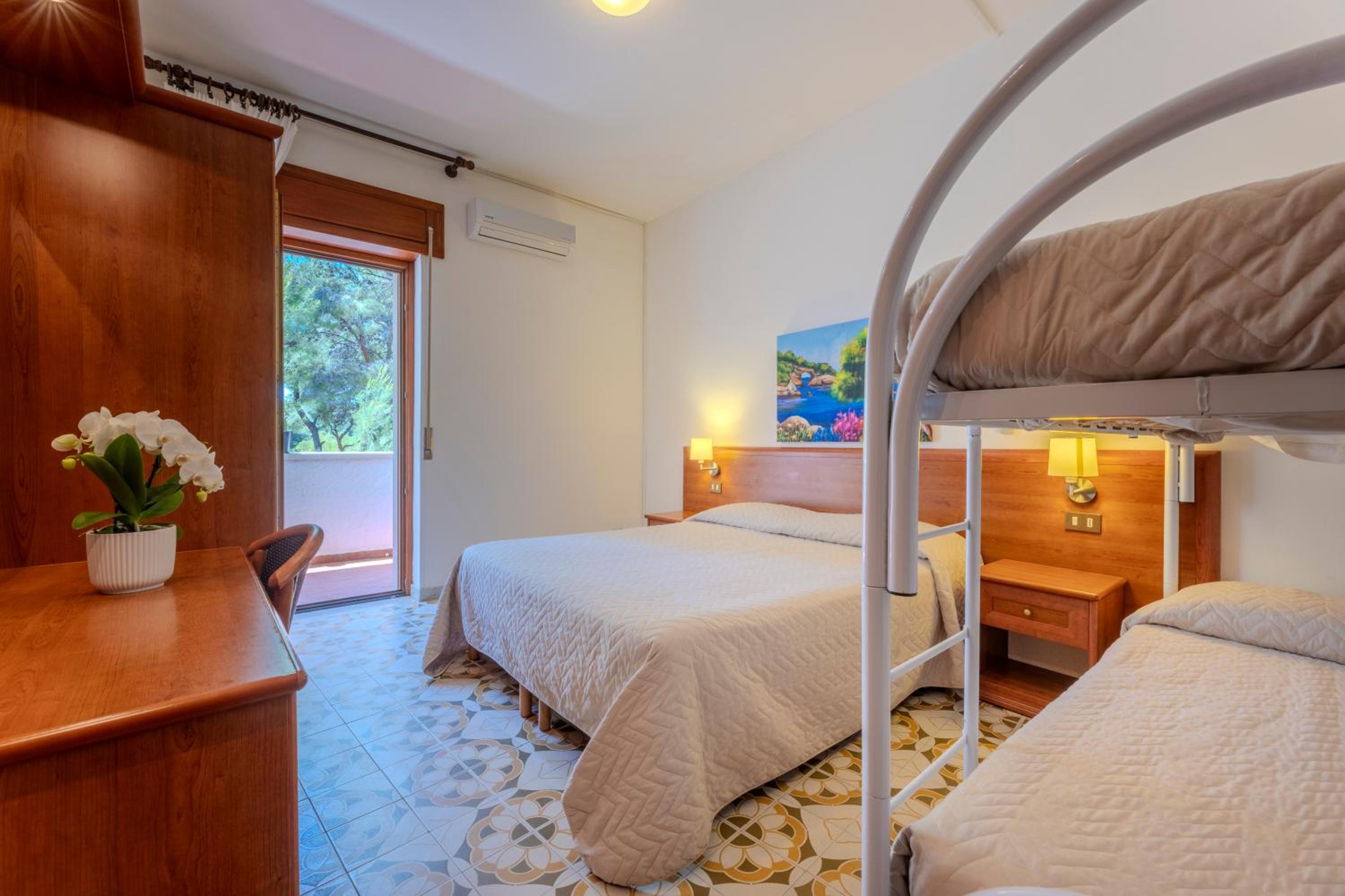 Standard Quadruple Room photo 1