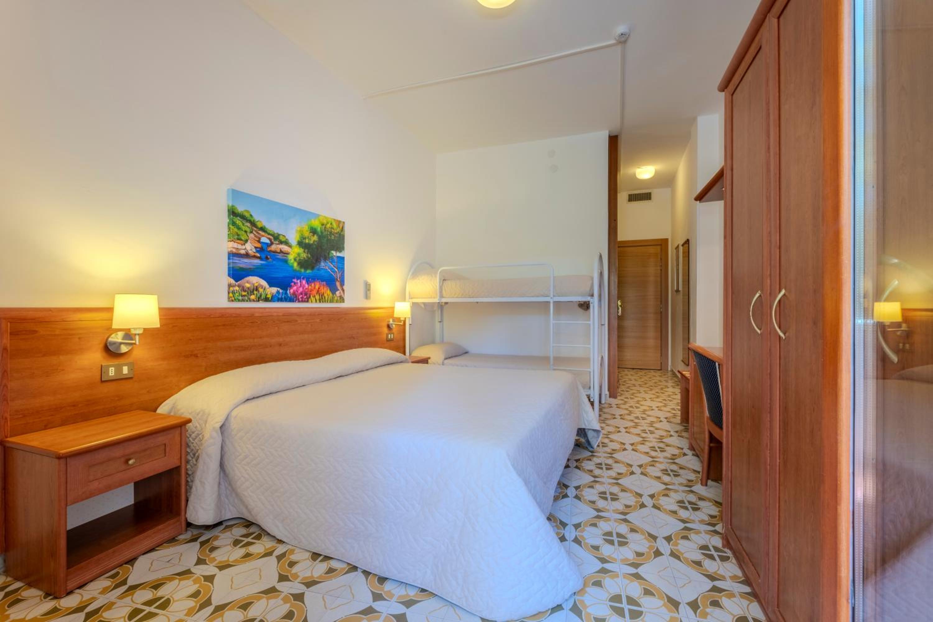 Standard Quadruple Room photo 2