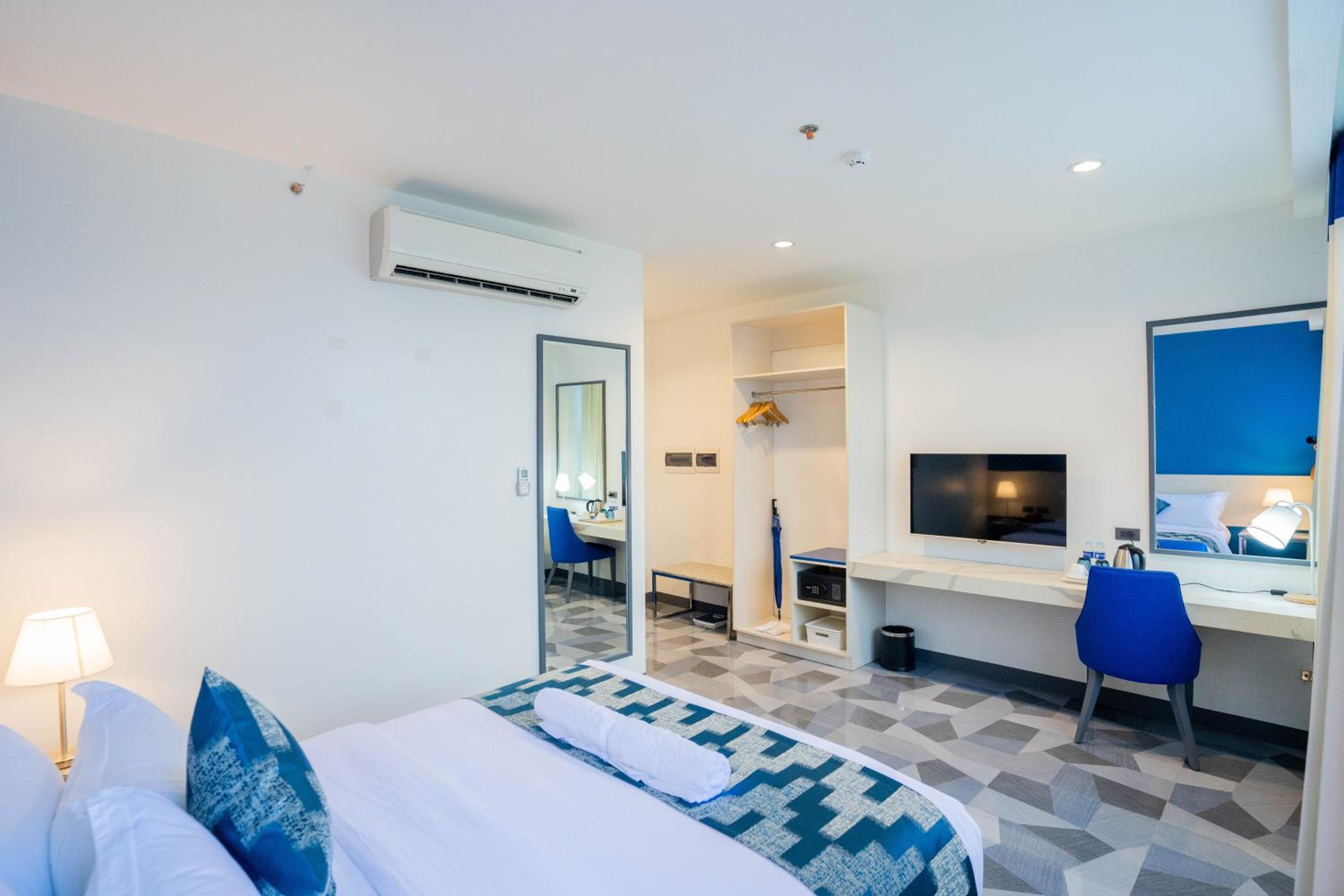 Double or Twin Room - Photo 6