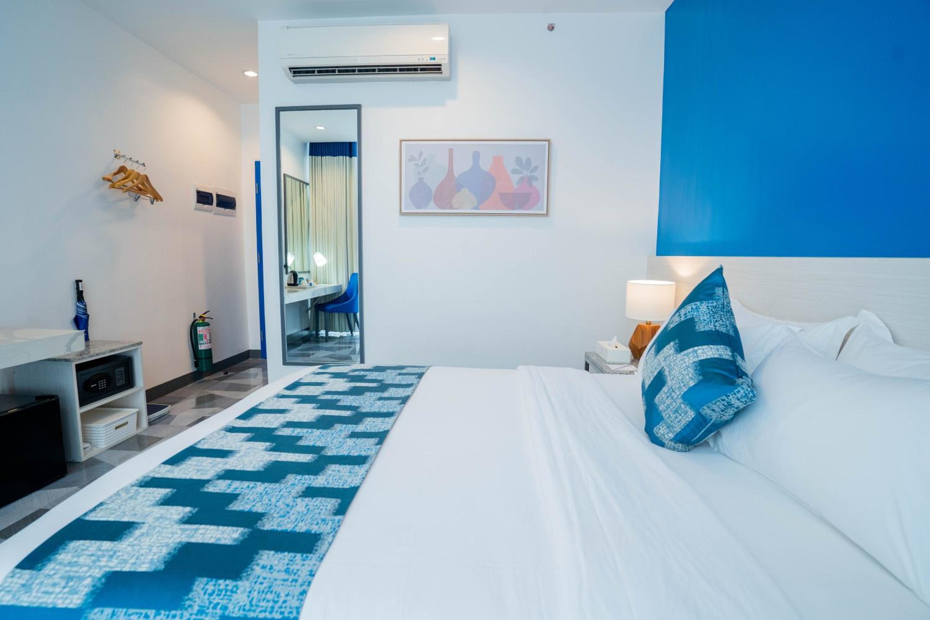 Deluxe Queen Room - Photo 4
